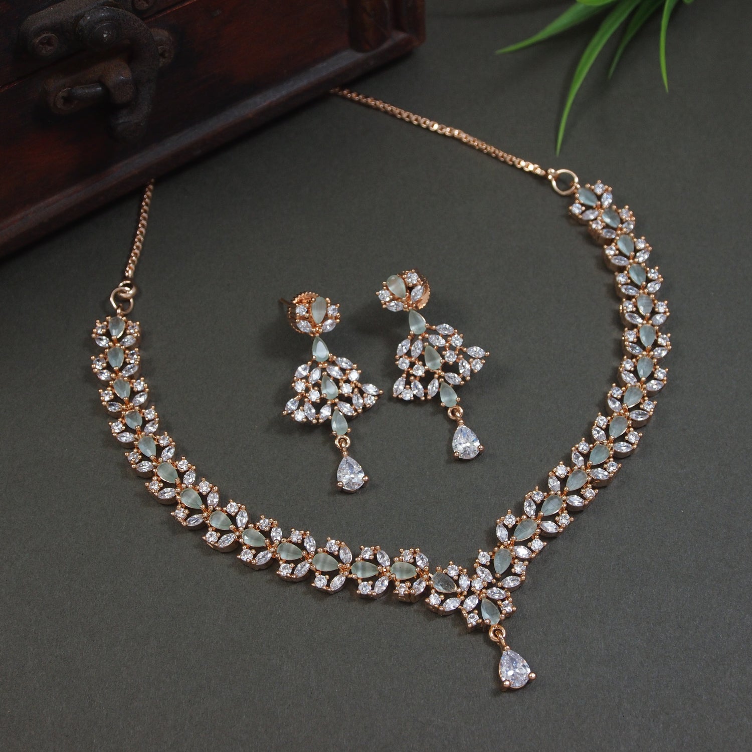 Flora Jewellery Set