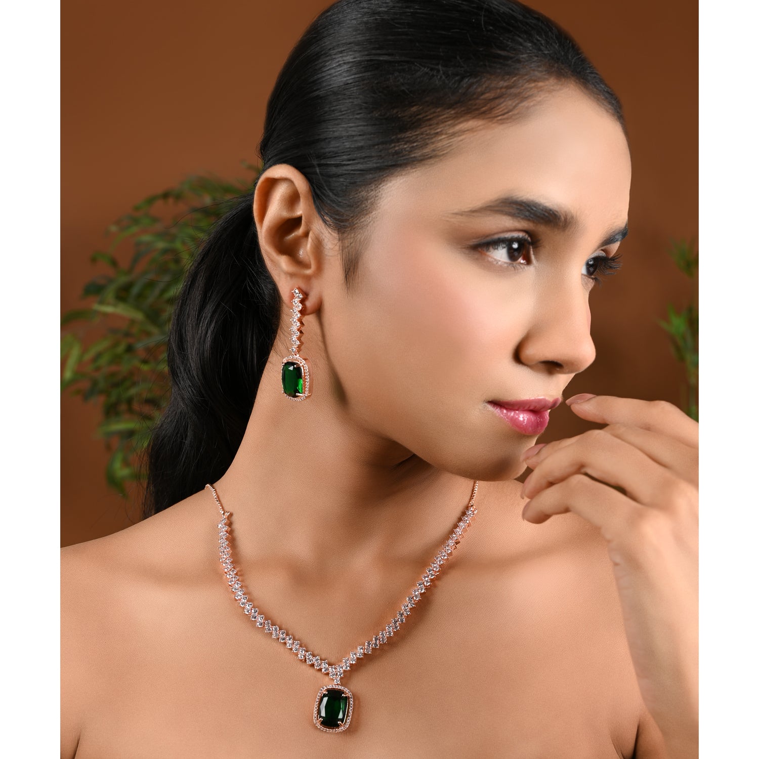 Nova Emerald Necklace Set