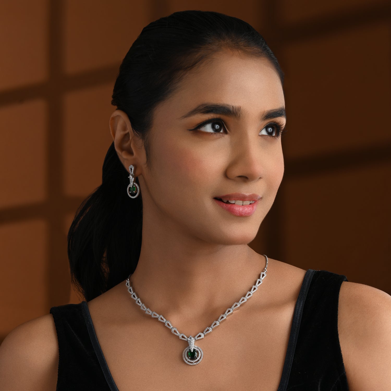 Aalisha - Silver Green Necklace Set