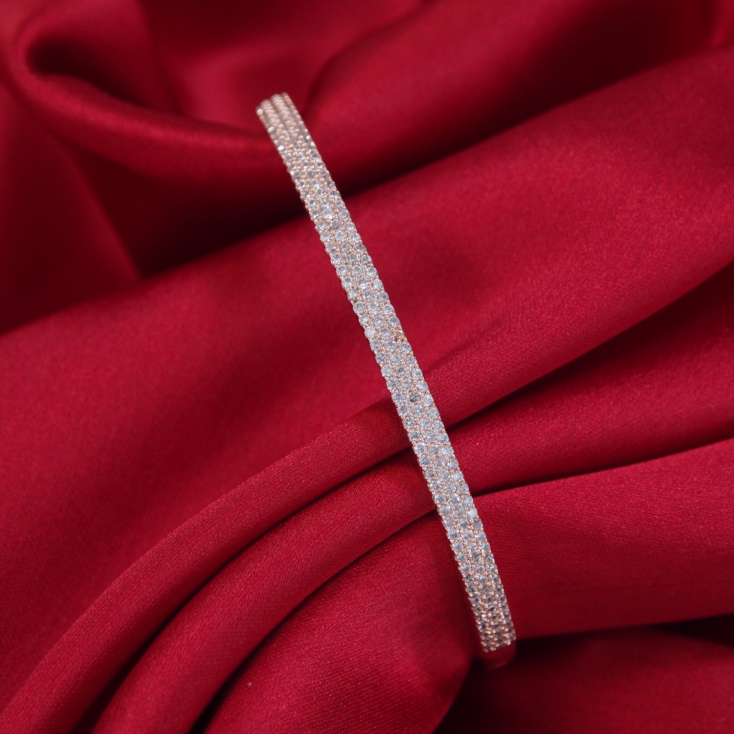 Elegant Rose Gold Bracelet with Mother’s Day Card