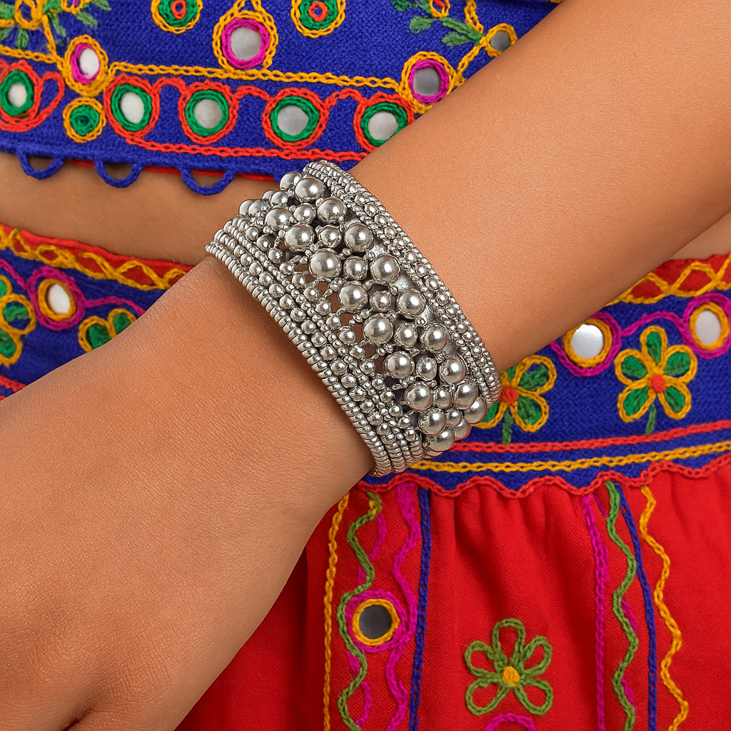 Sarisha Oxidised Cuff Kada