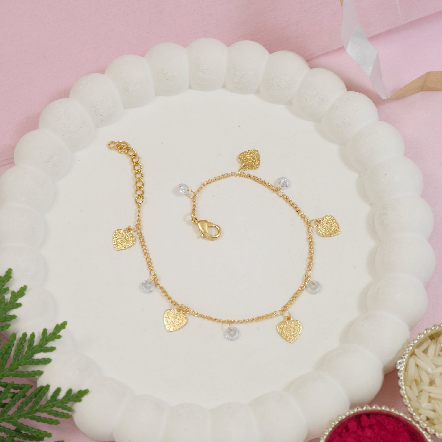 Gold-toned heart-shaped bracelet, Heart design bracelet
