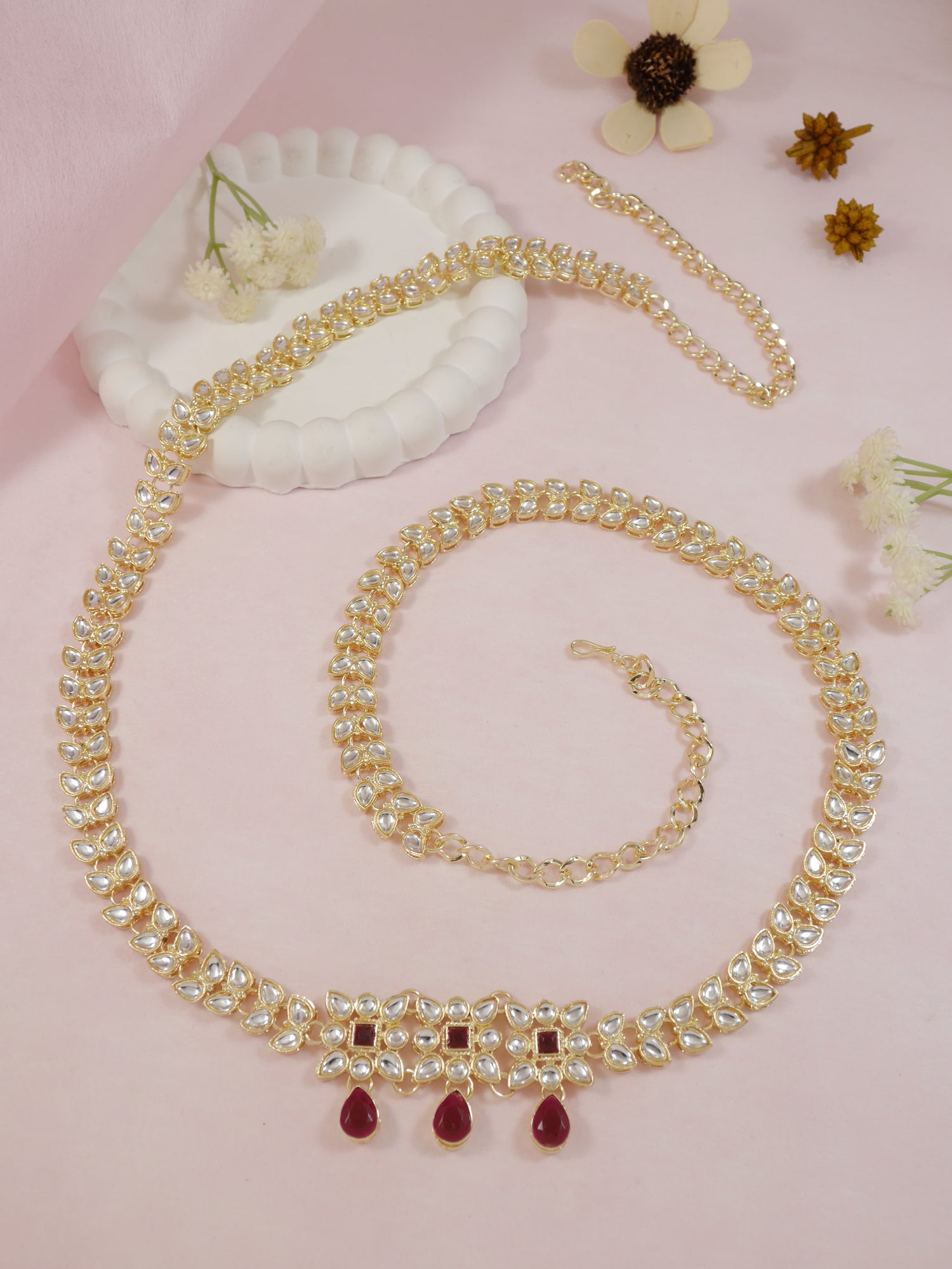 Lightweight waistbelt with subtle shine, perfect for sarees, lehengas, and fusion outfits.