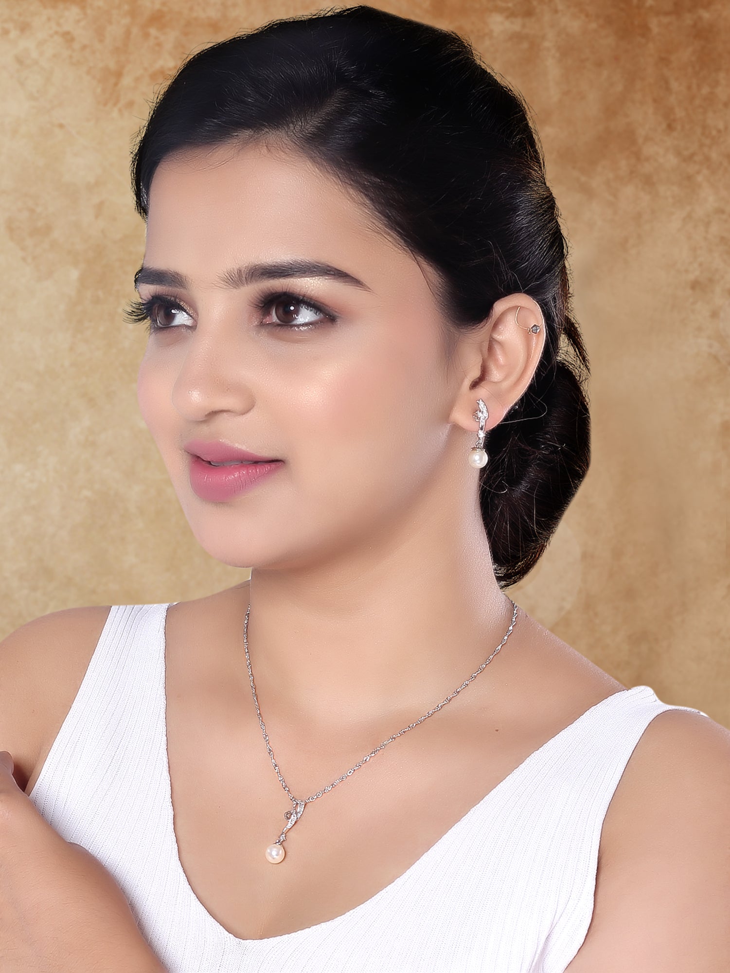 Naila Pendant Set