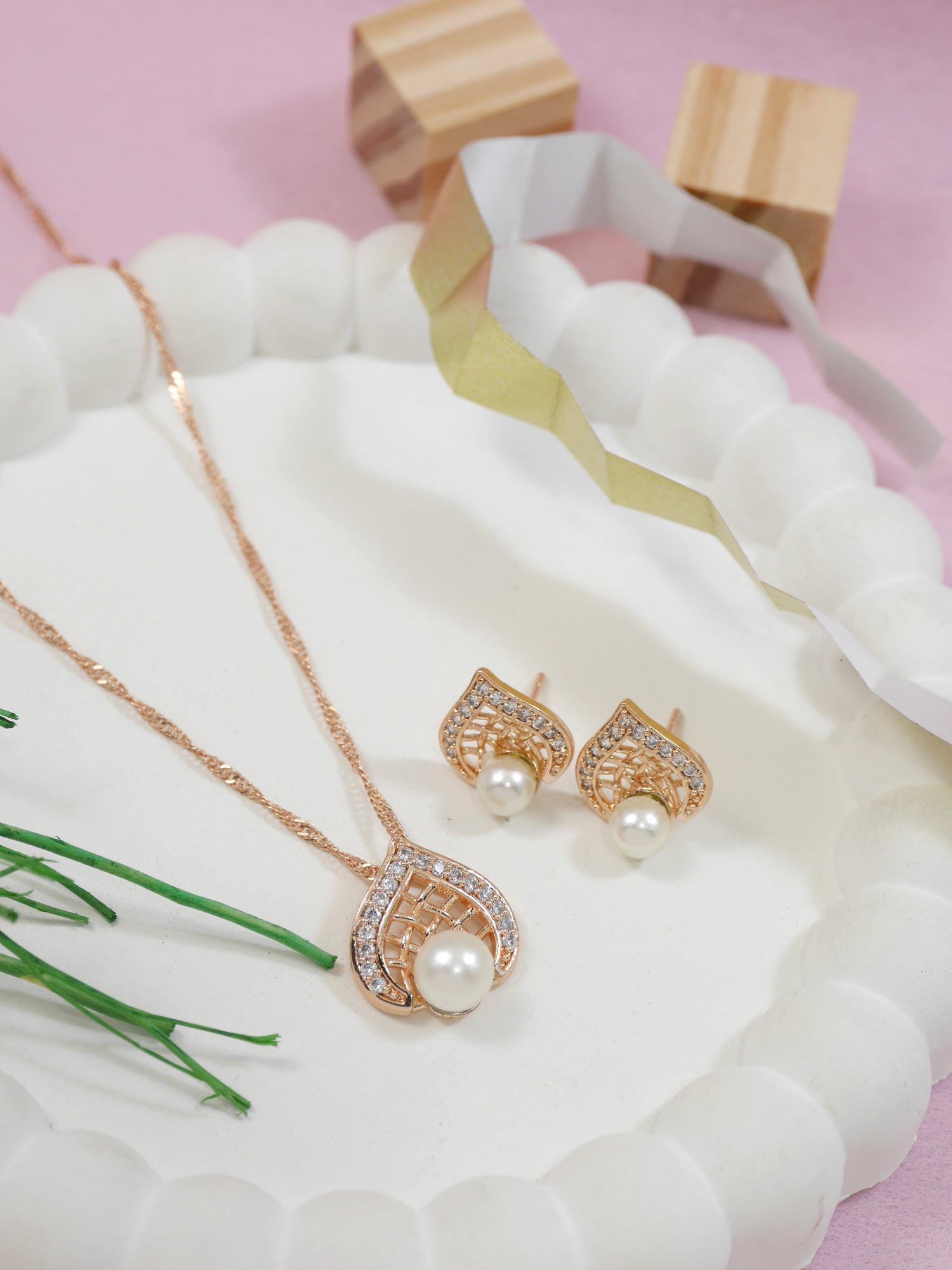 Aadita Rose Gold Pendant Set