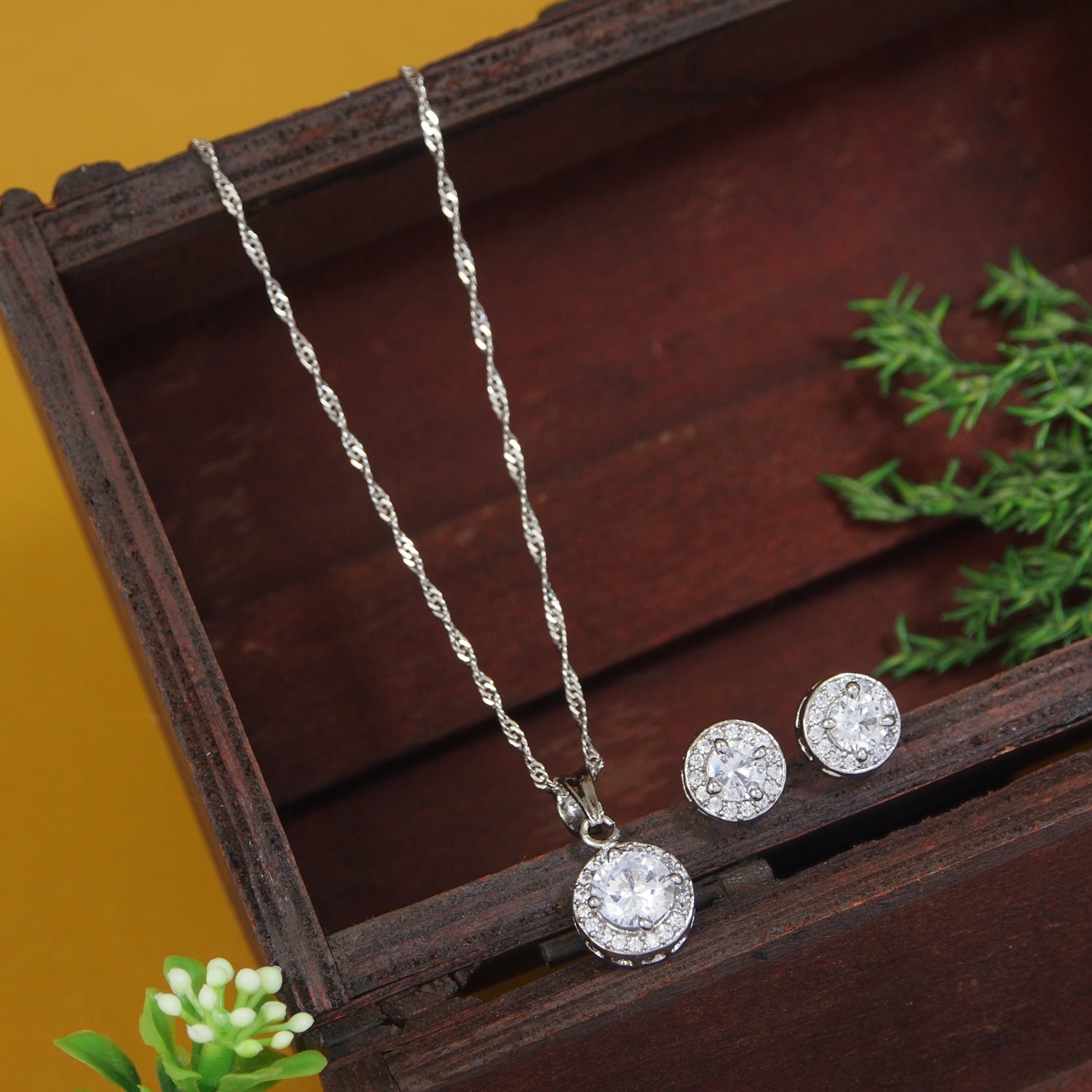 Elvisha Shine Pendant Set