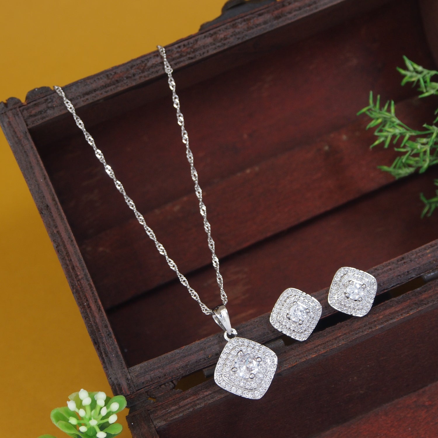 Zayra Shine Pendant Set