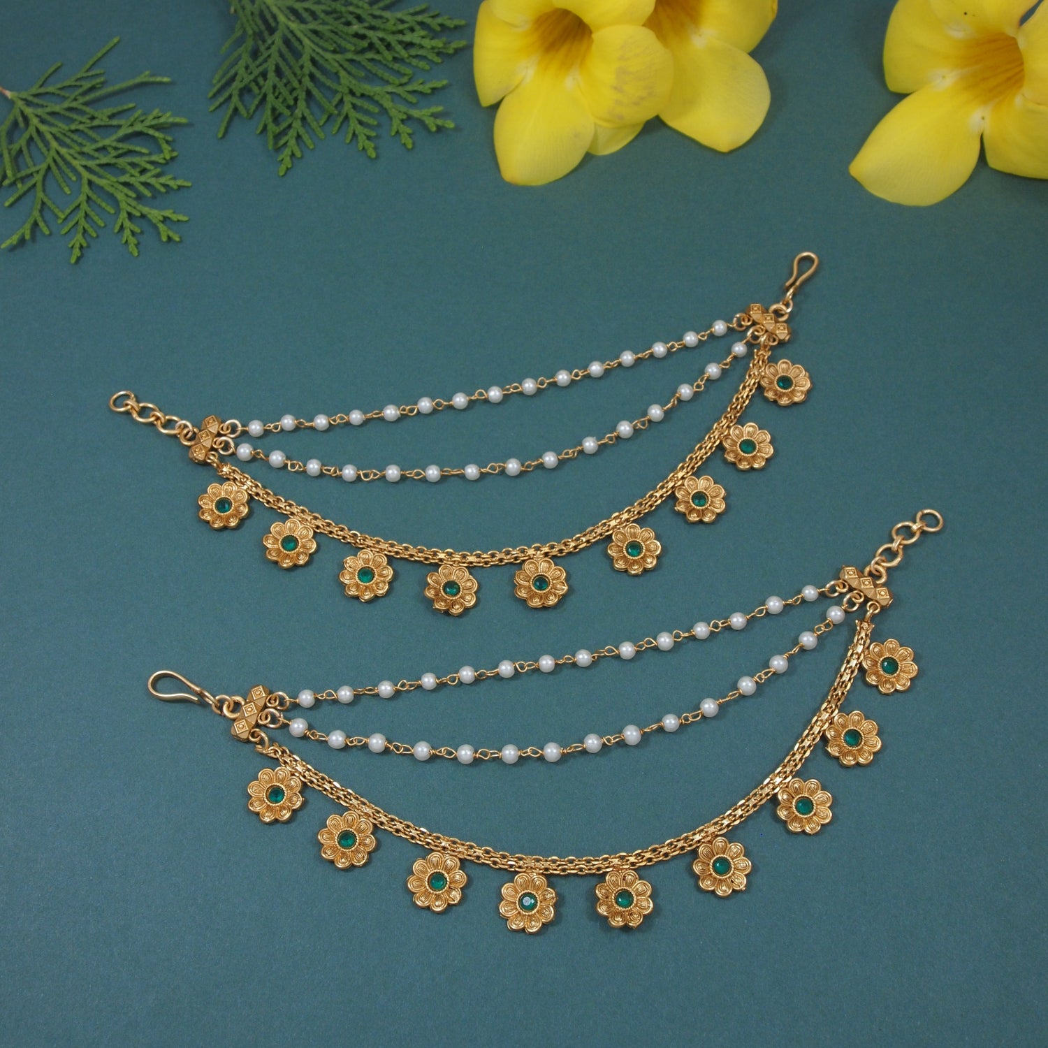 Kriva Green EarChain