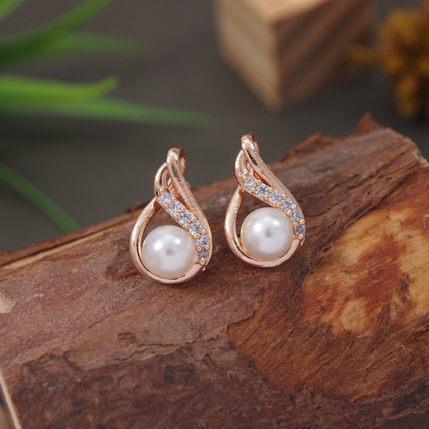 Taashvi Rosegold Studs