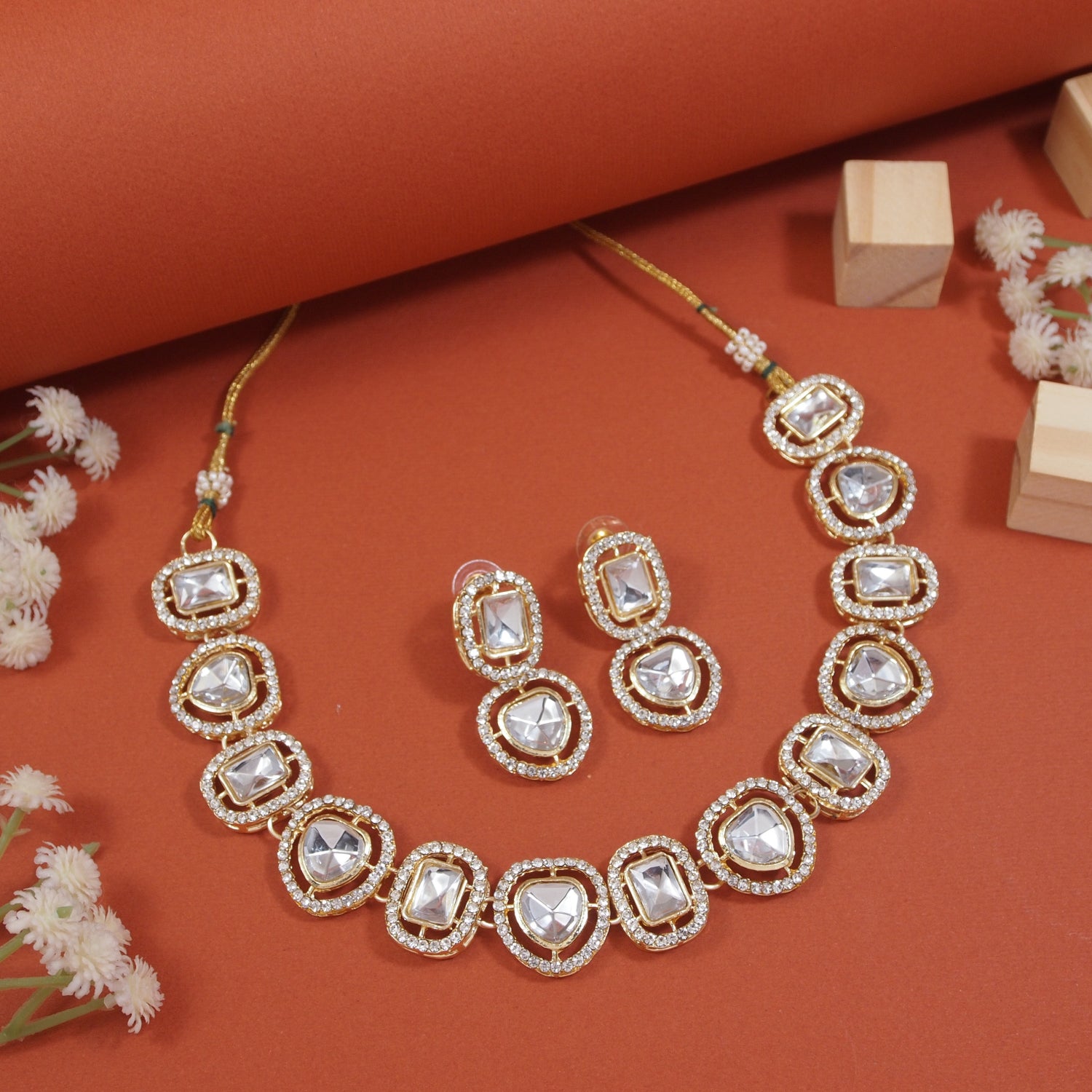 Nidra White Choker Set