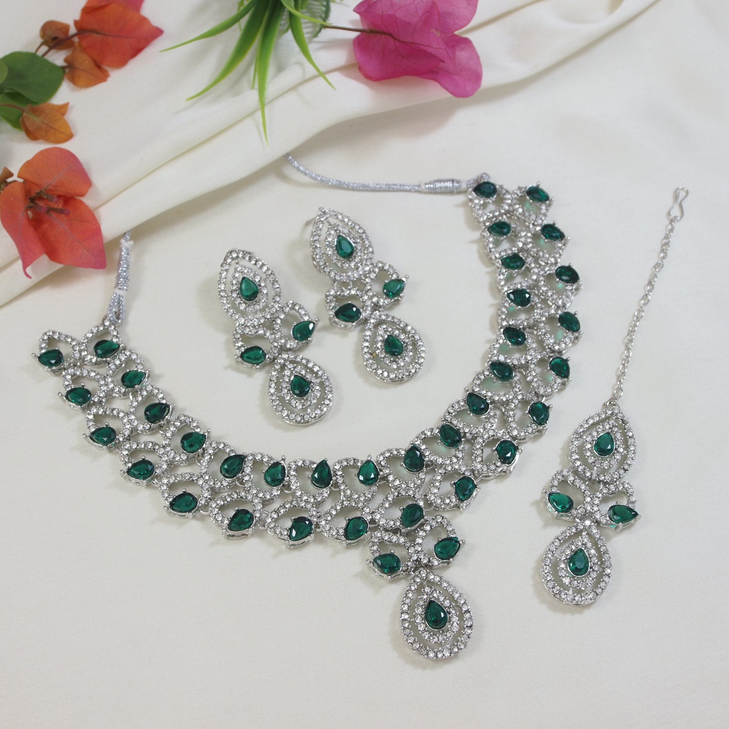 Avnaya Silver Green Necklace Set