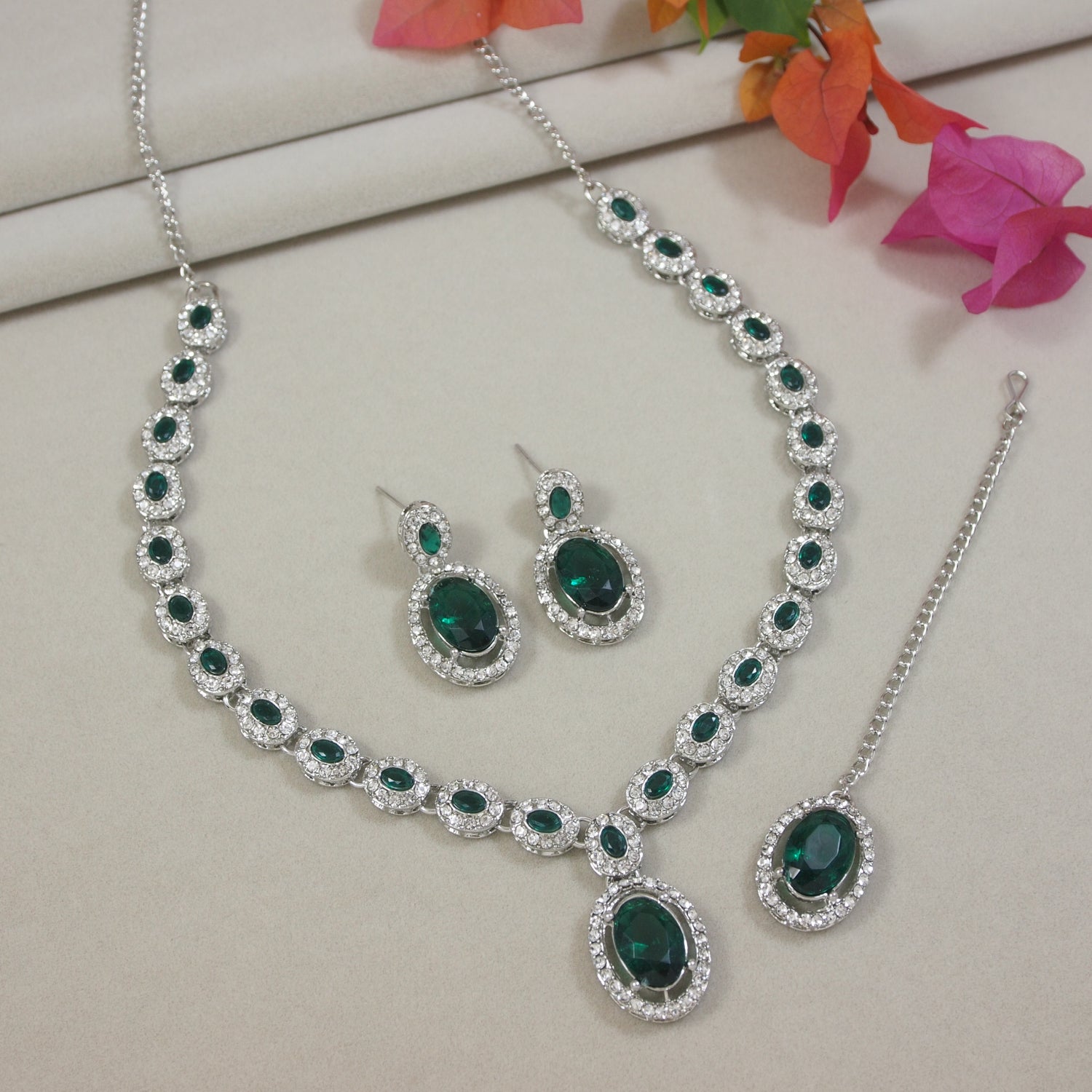 Zeyana Silver Green Necklace Set