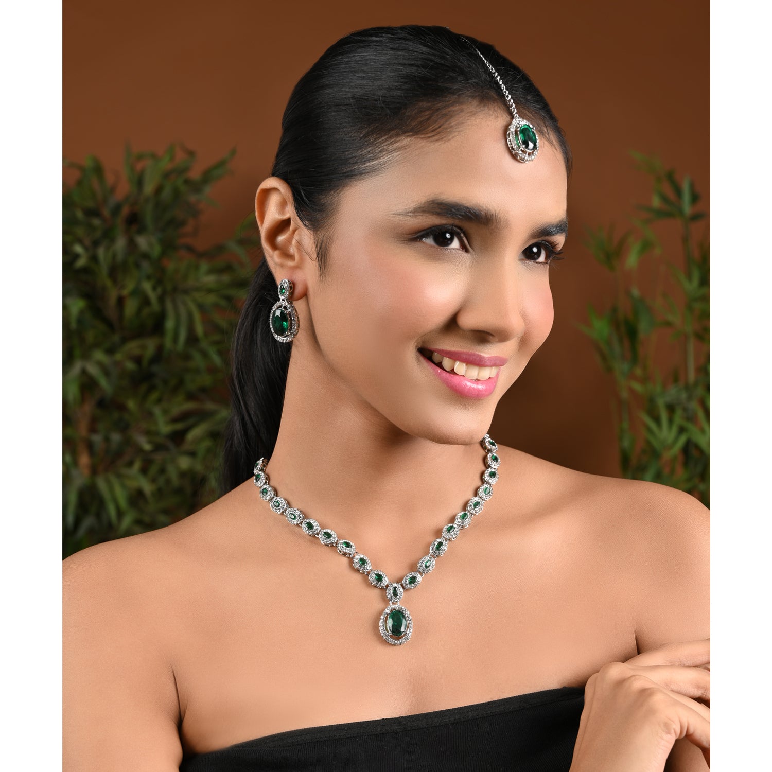 Zeyana Silver Green Necklace Set