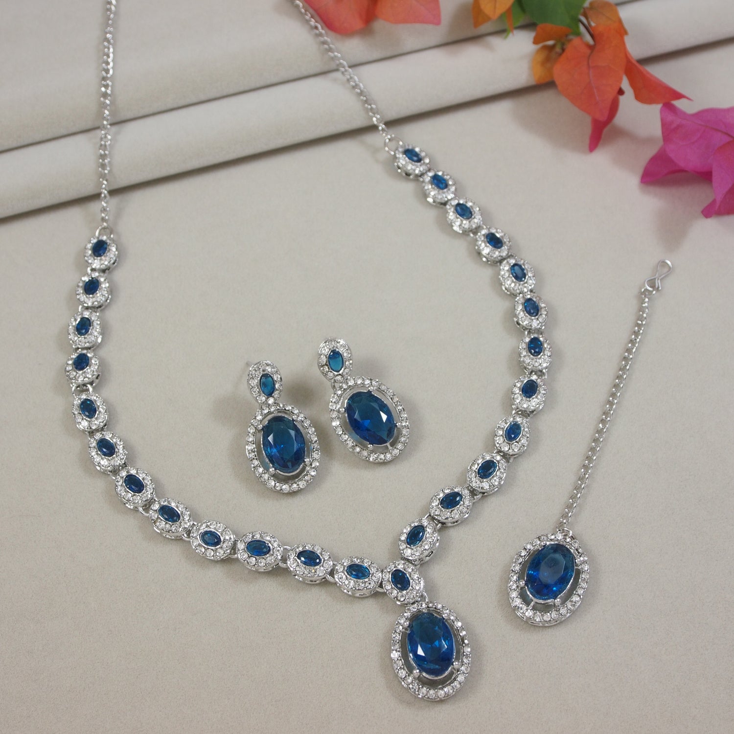 Zeyana Silver Montana Necklace Set