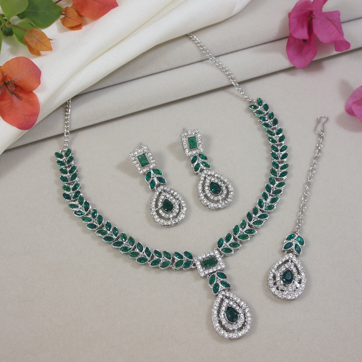 Kivisha Silver Green Necklace Set