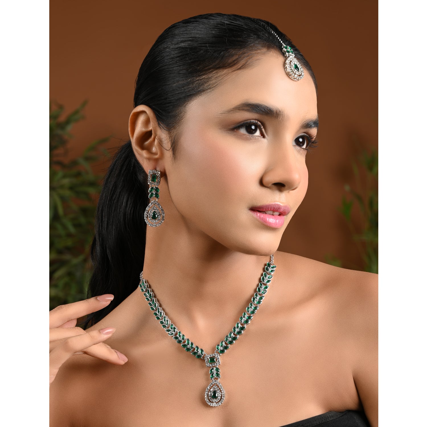 Kivisha Silver Green Necklace Set