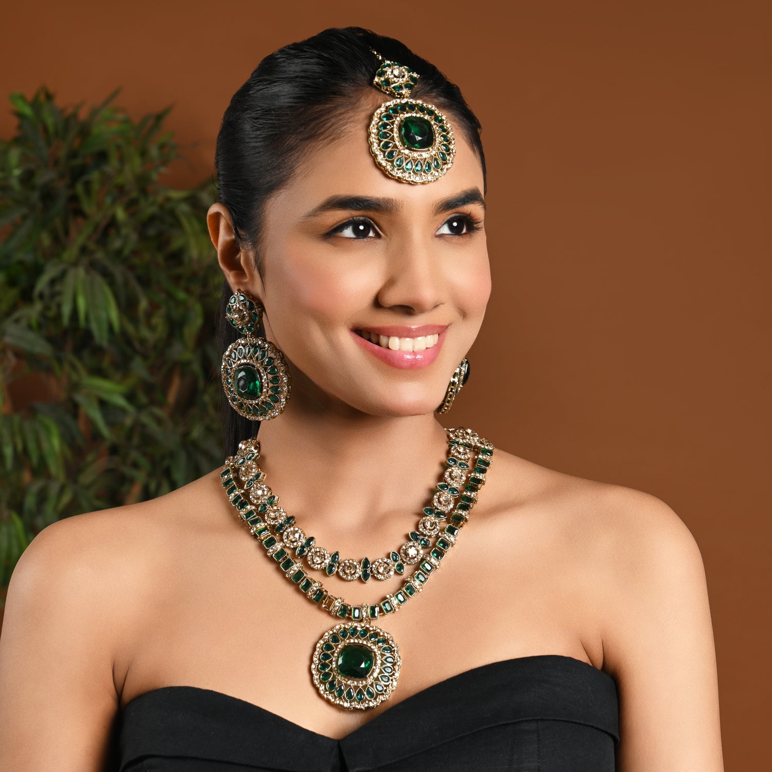 Ishira - Green Square Necklace Set