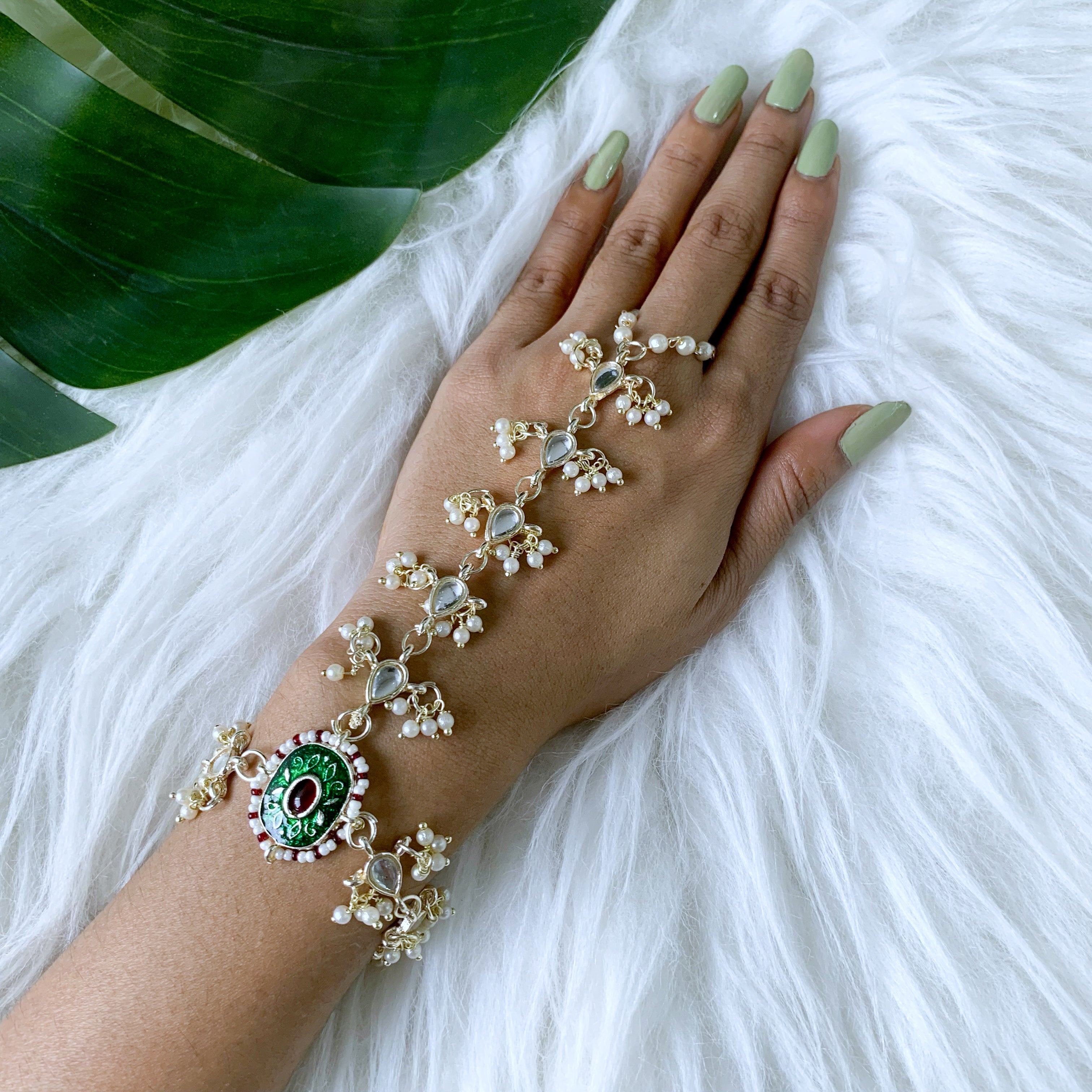 Aadarshini HaathPanja