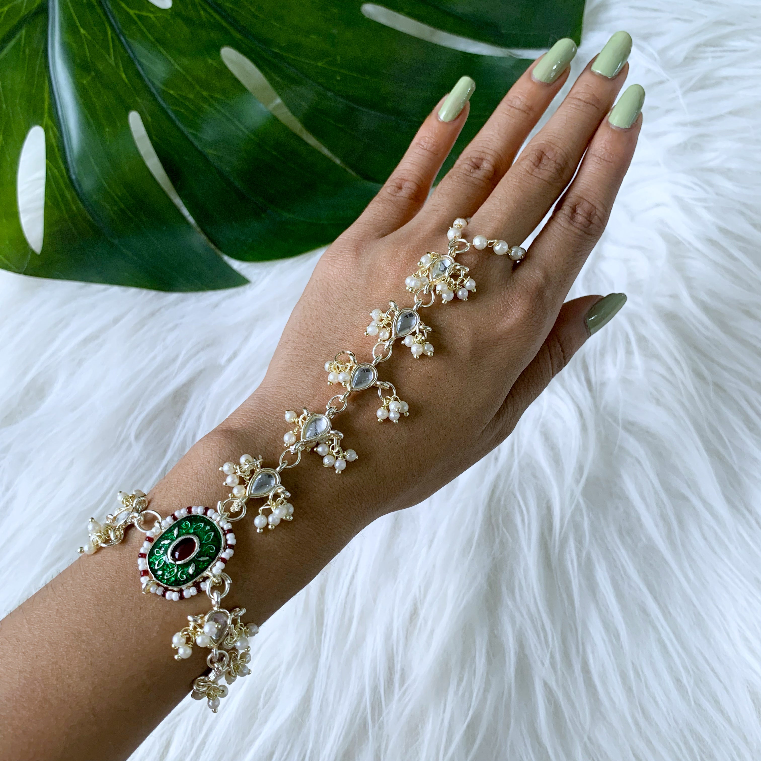 Aadarshini HaathPanja