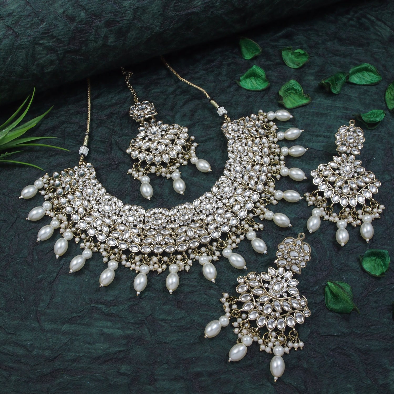 Krishi White Choker