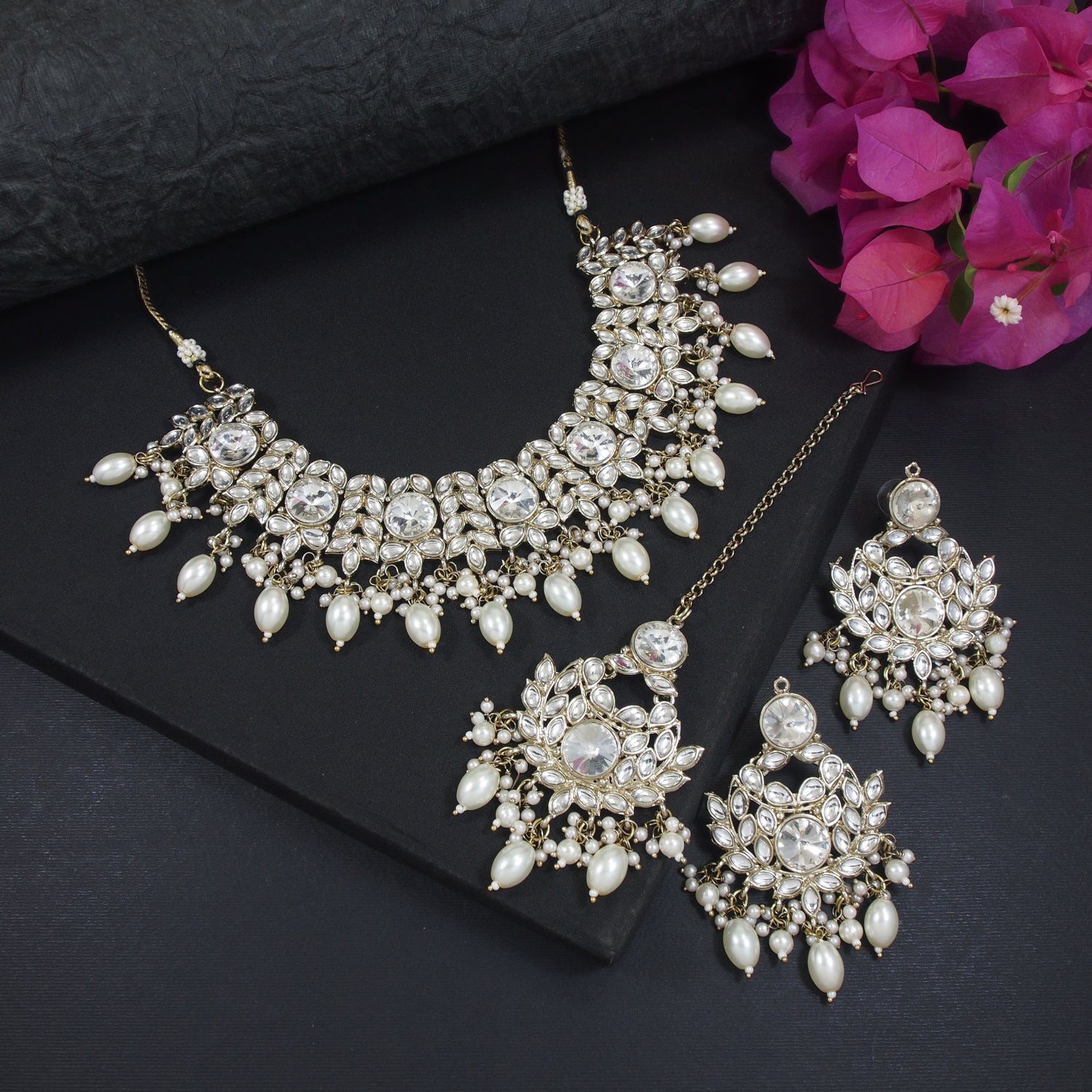 Geet White Choker