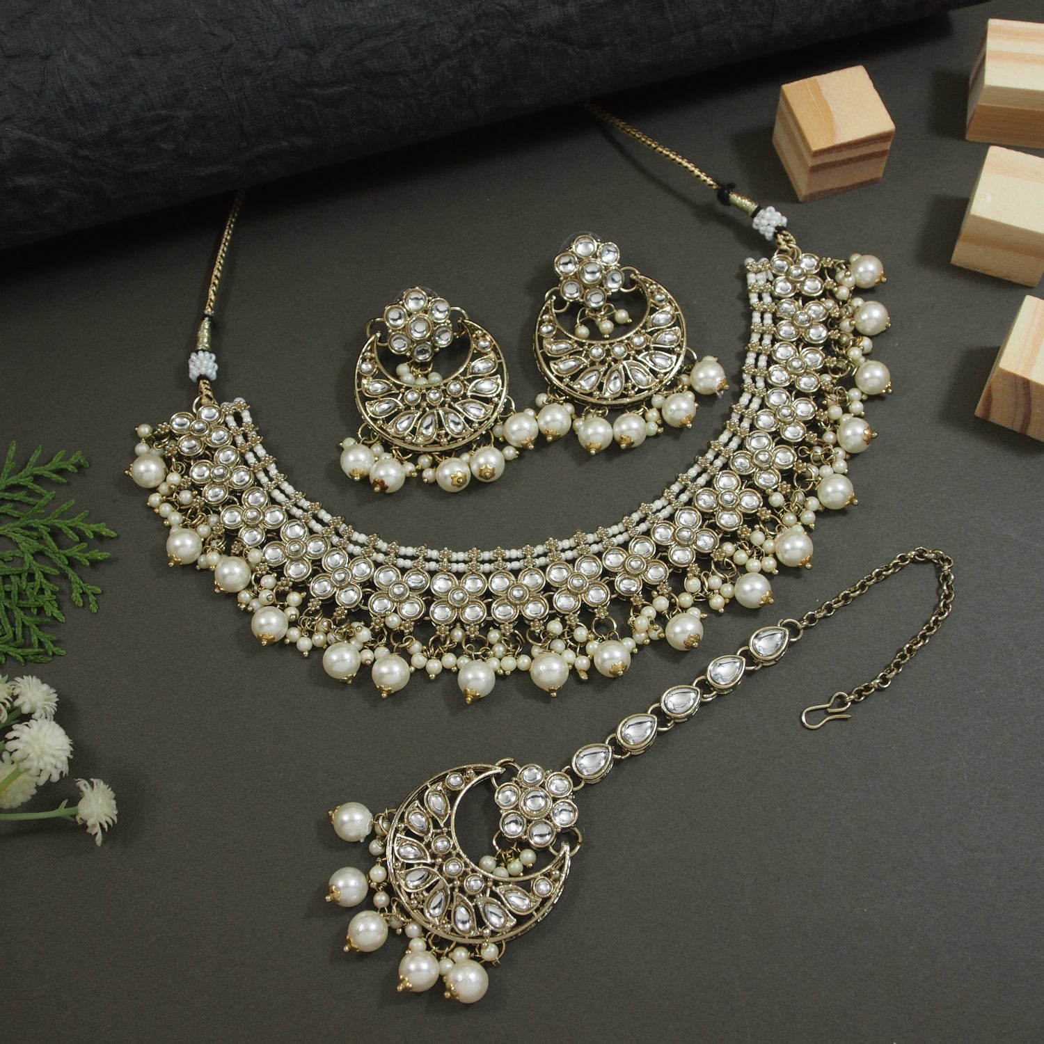 Aanchal White Necklace Set