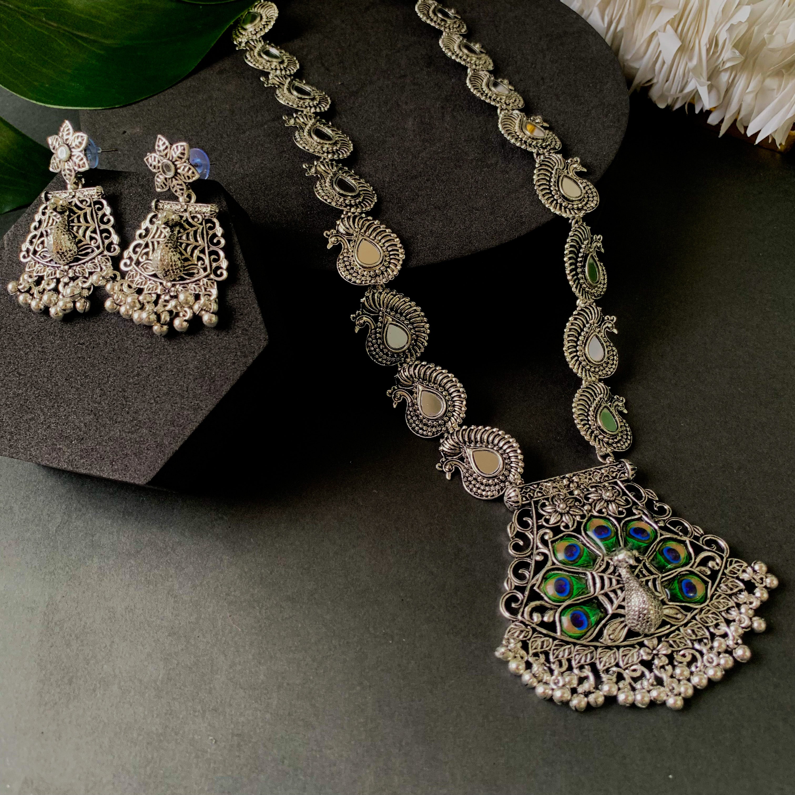 Eshika Necklace Set