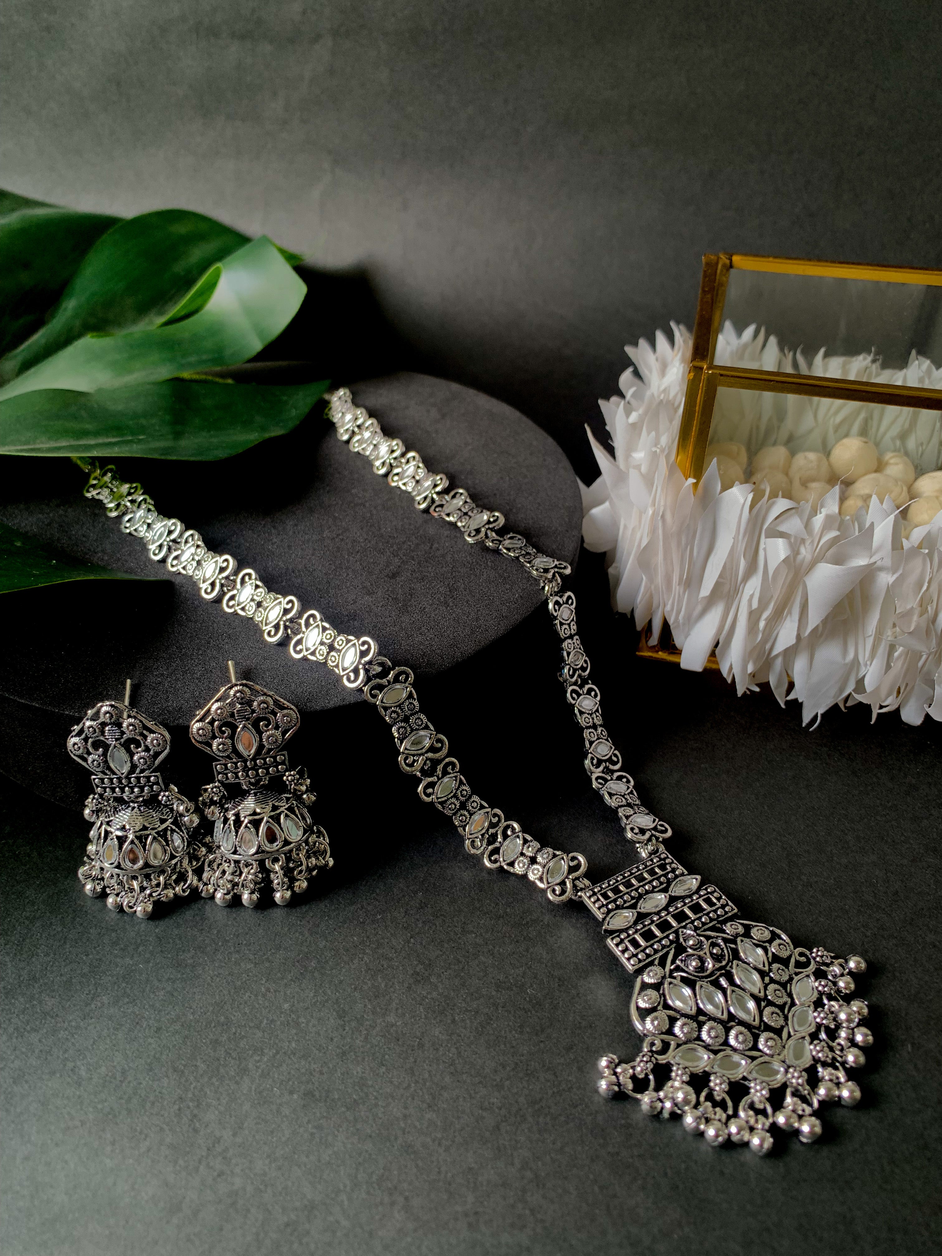 Tishya Necklace Set