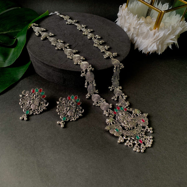 Rishika Necklace Set