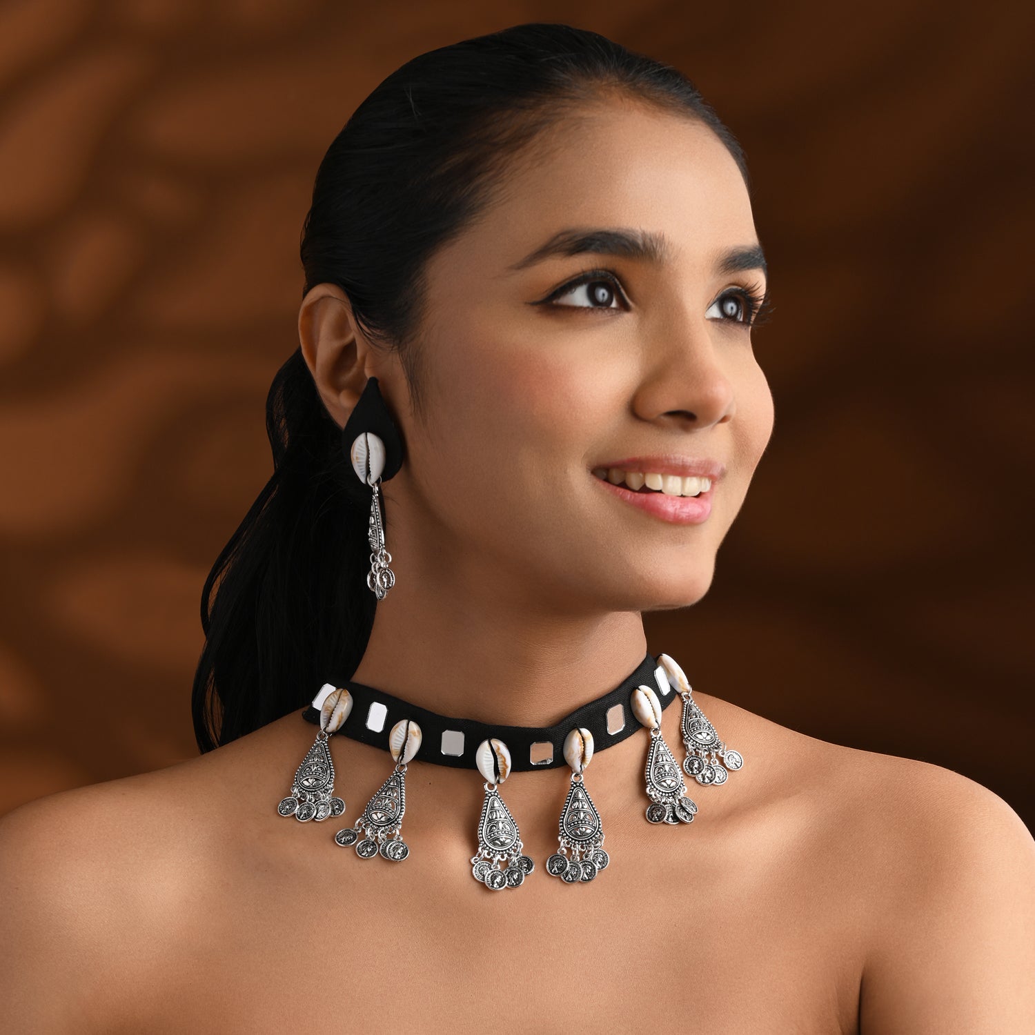 Elegant Oxidised Silver Pendant-Set with Shell Accents