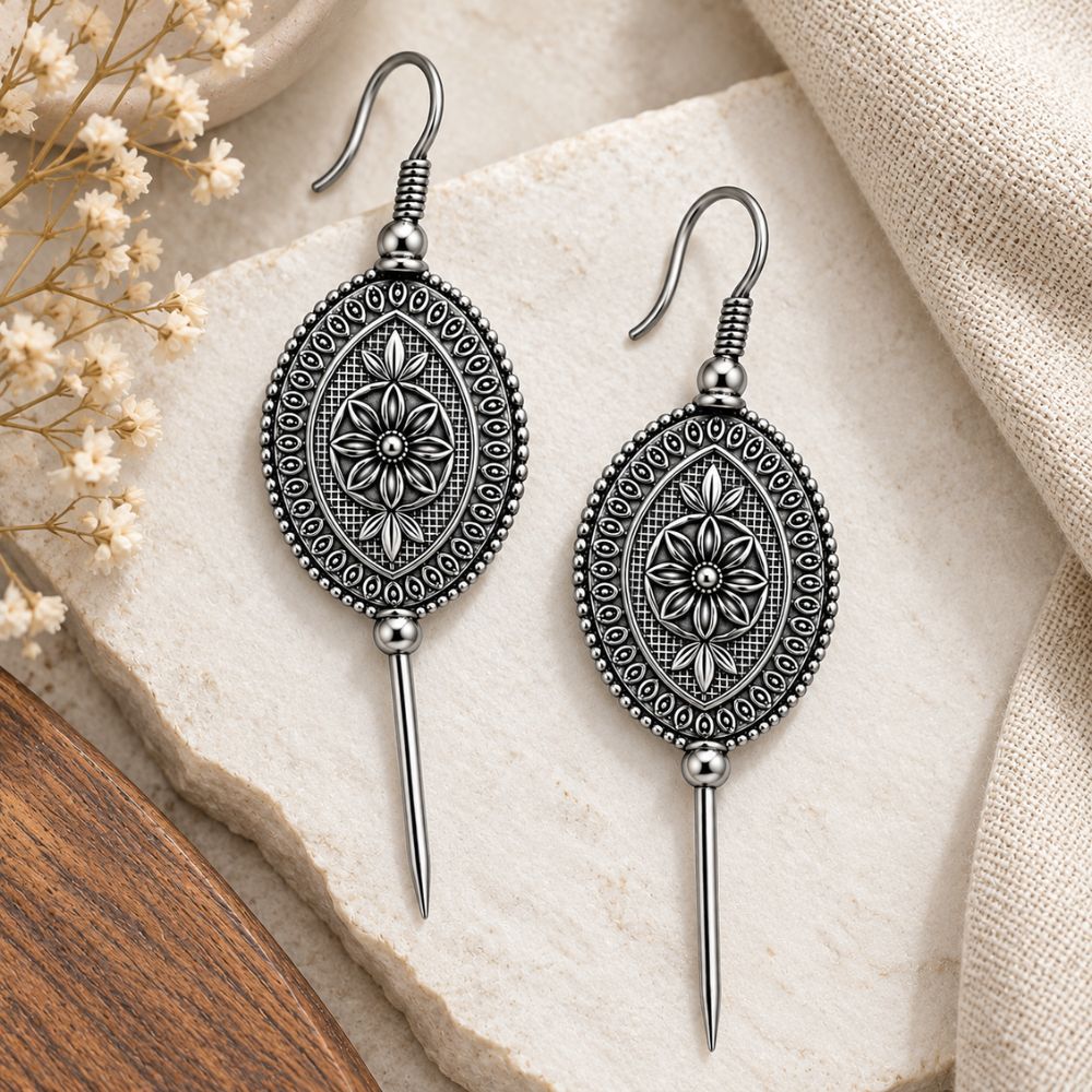 Mitnashi- Oxidised Silver Floral Bugadi Ear Cuff