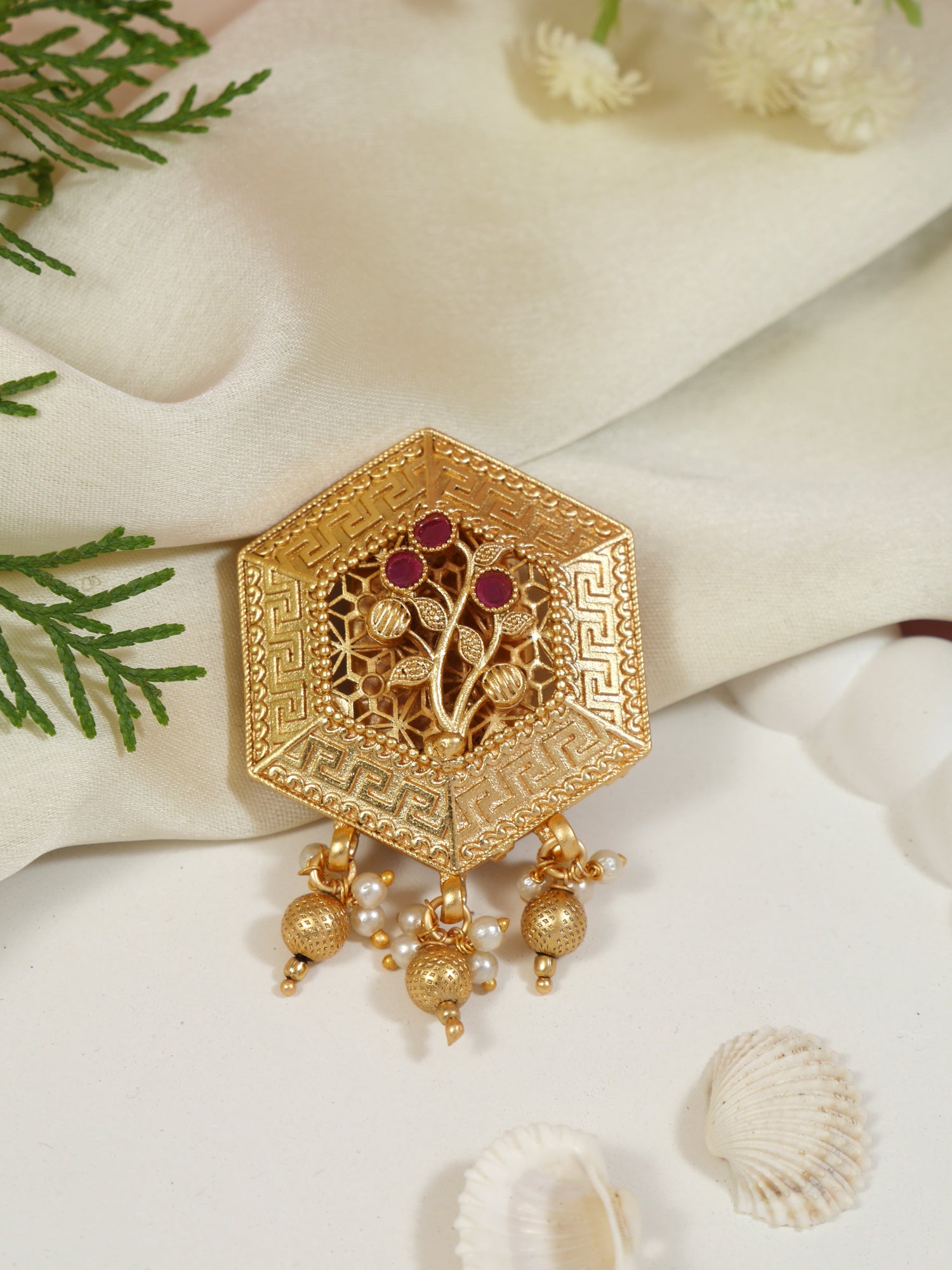 Darshika Saree Pin