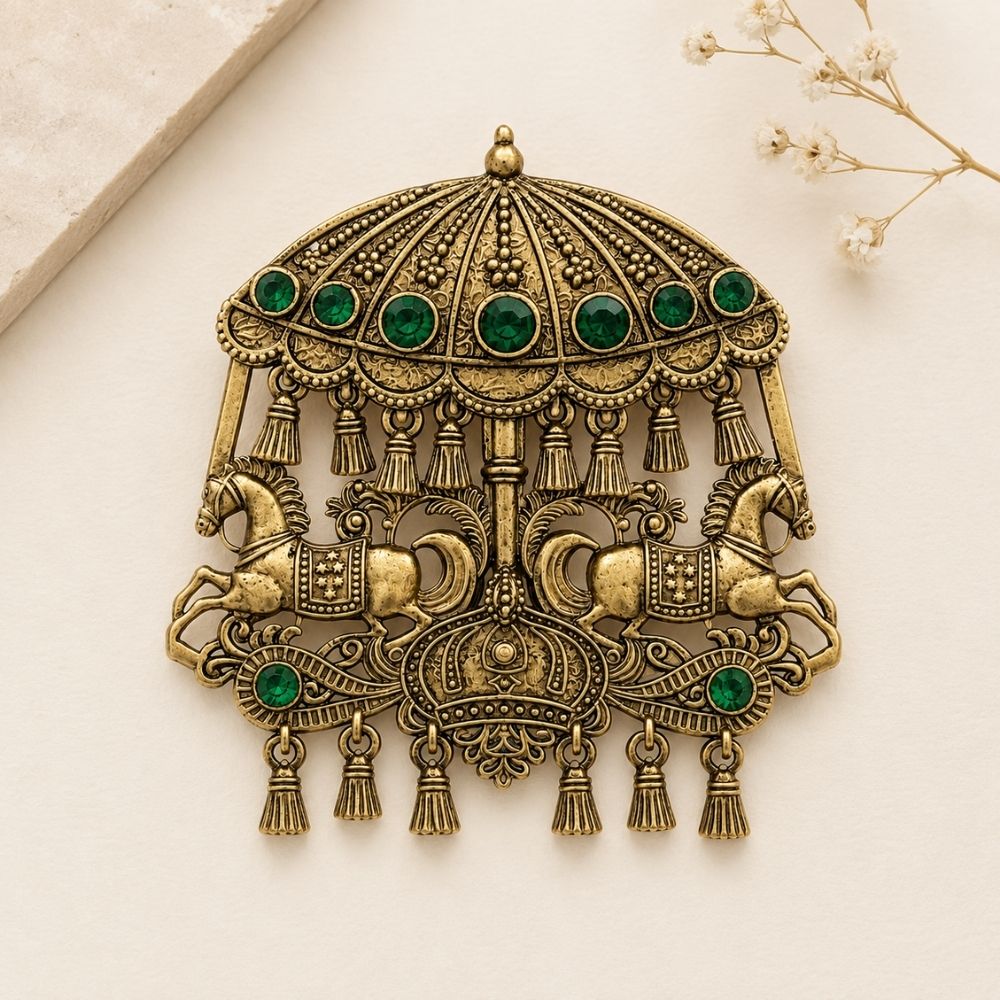 Parthiv- Green Men's Royal Horse Carriage Brooch