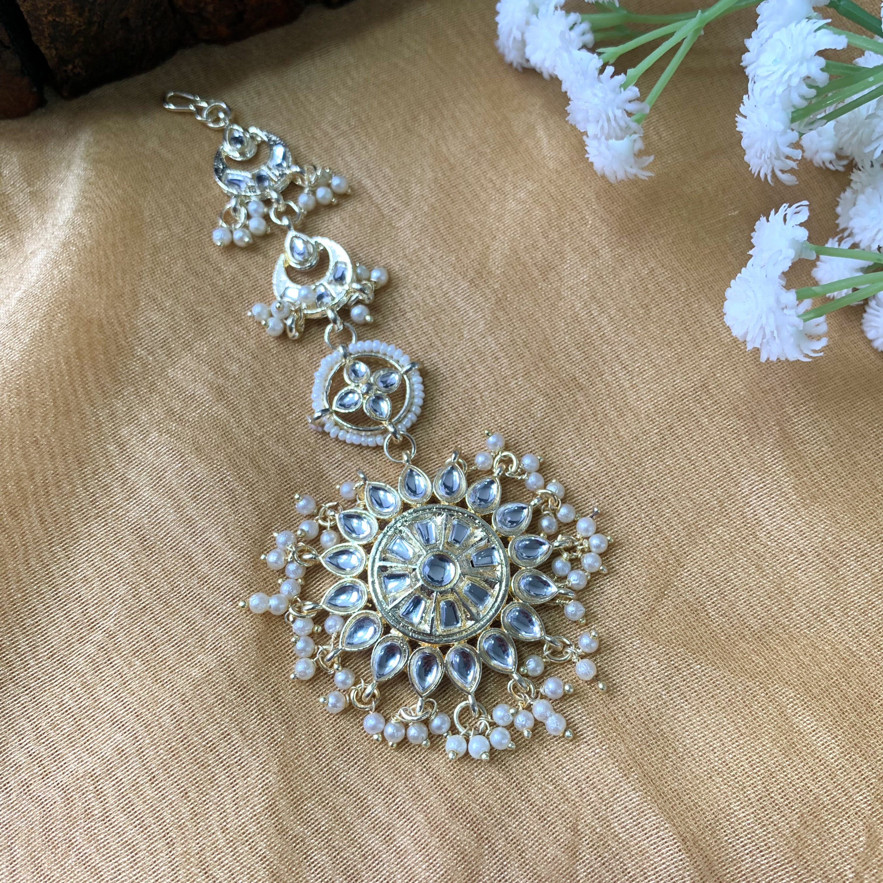 Shubhi White Maangtikka