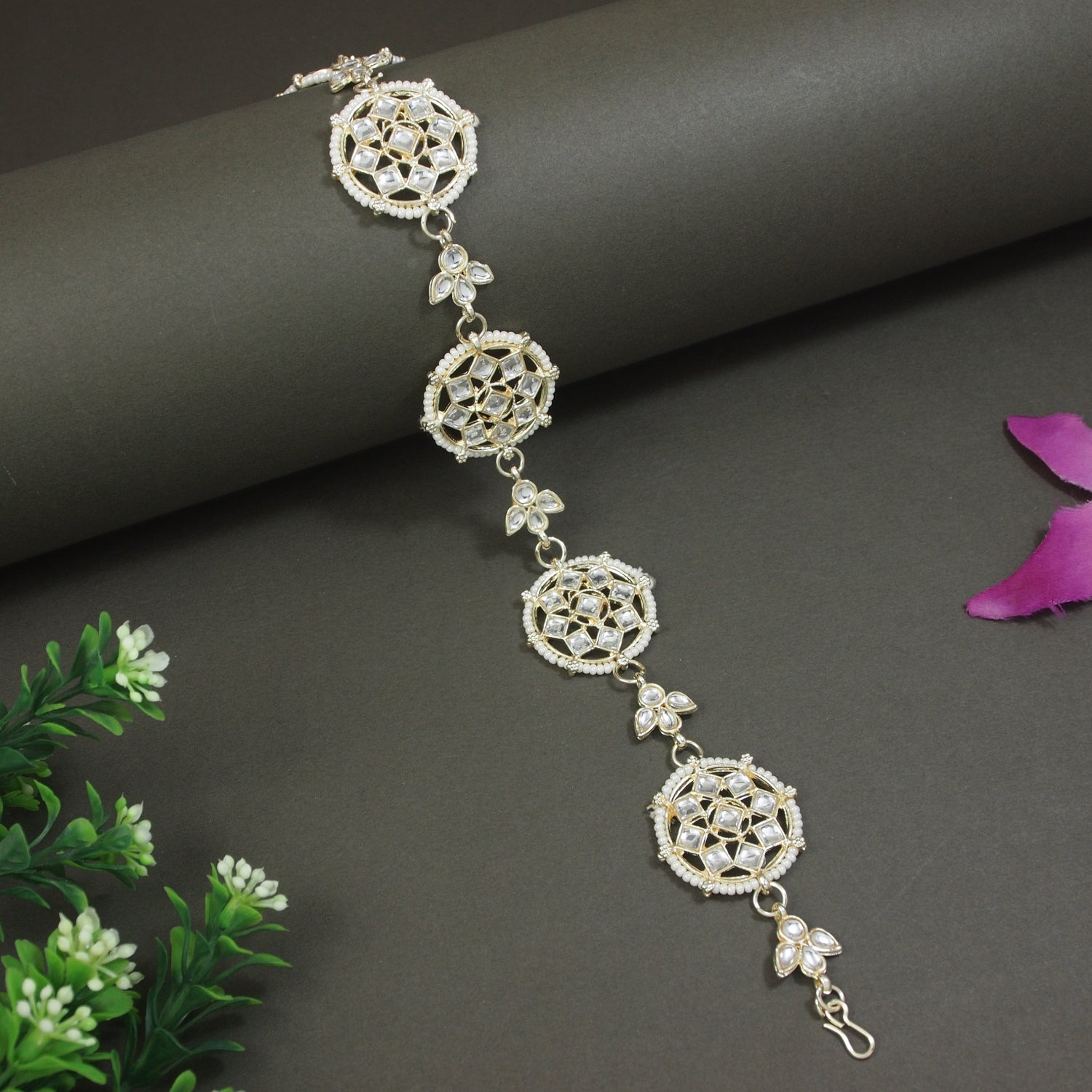 Tisvika White Sheeshpatti