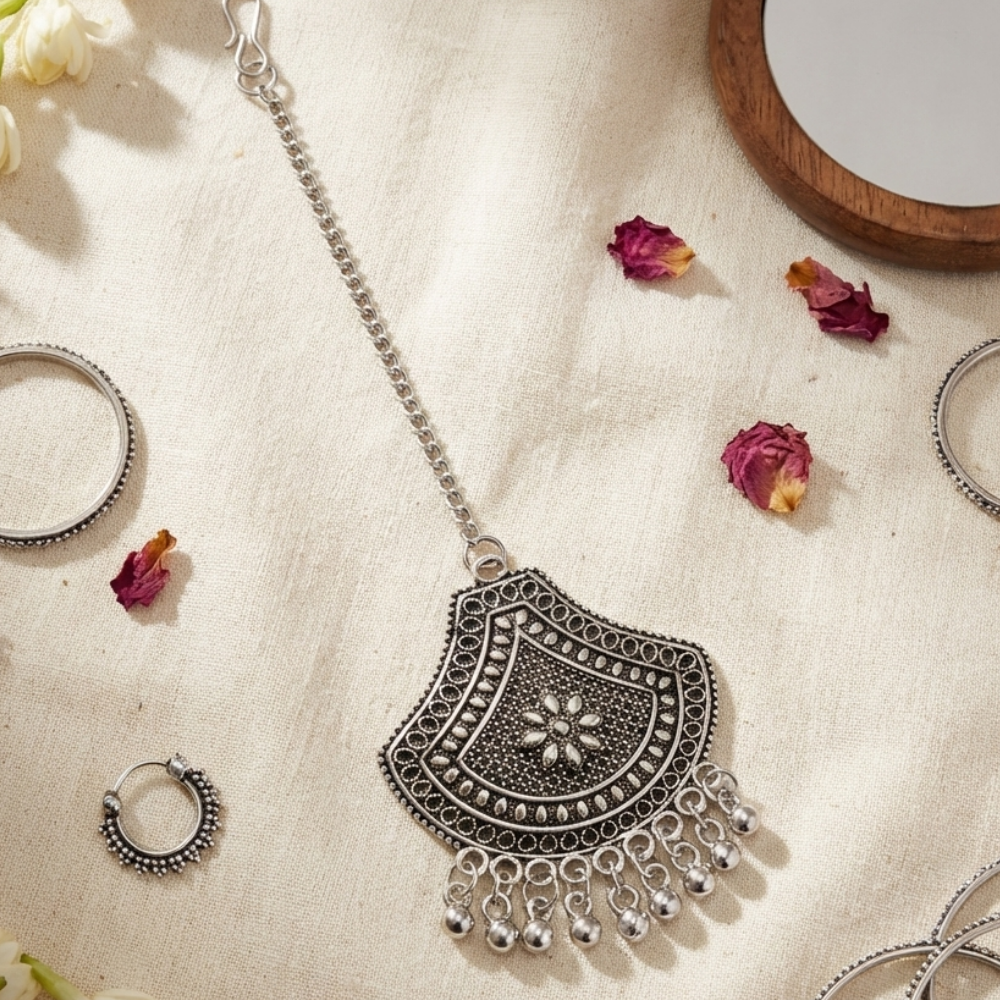 Amyra- Antique oxidised Fan-Shaped Maangtikka