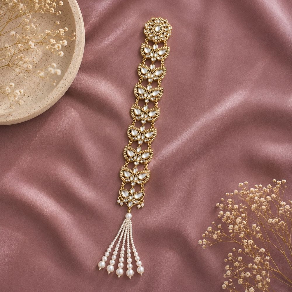 Zarika-White Kundan Punjabi Paranda with Pearl Tassels