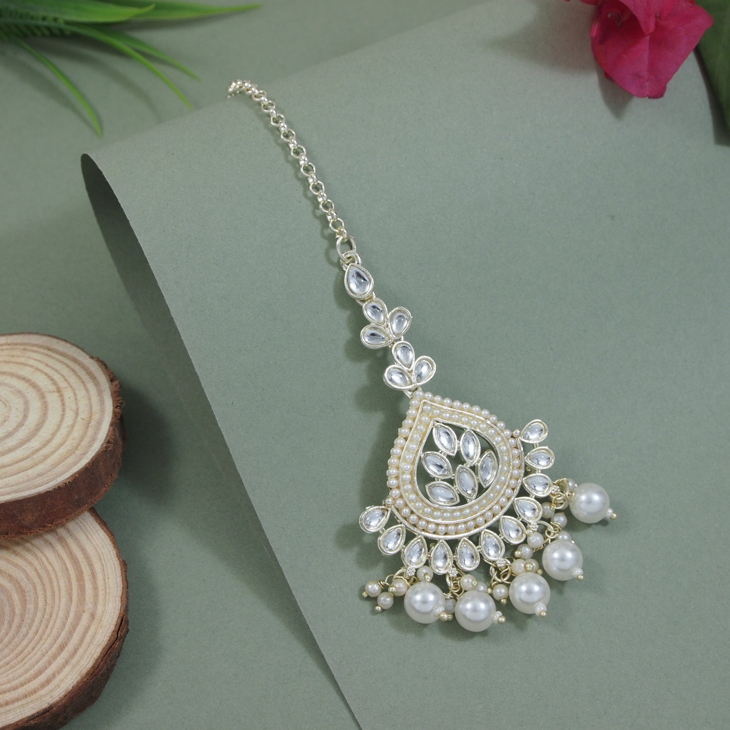 Kiraz White Maangtikka