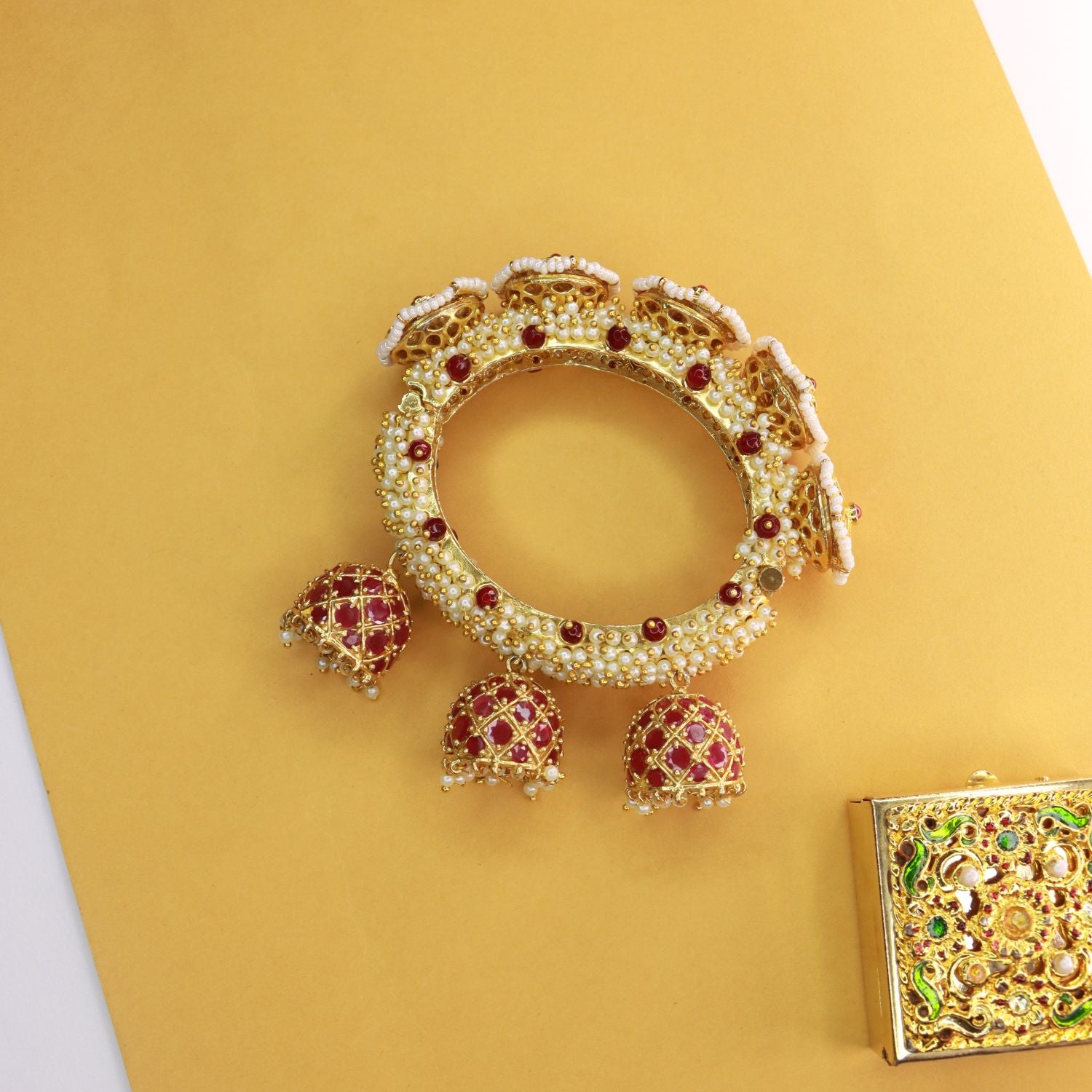 kundan , pearls , kada
