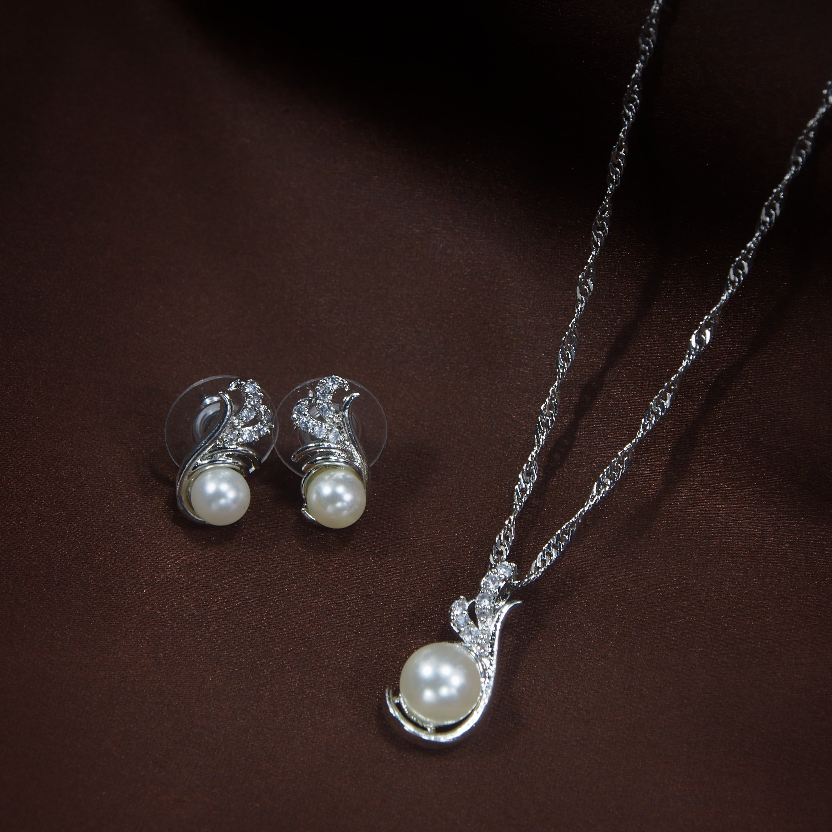 Alina Shine Pendant Set