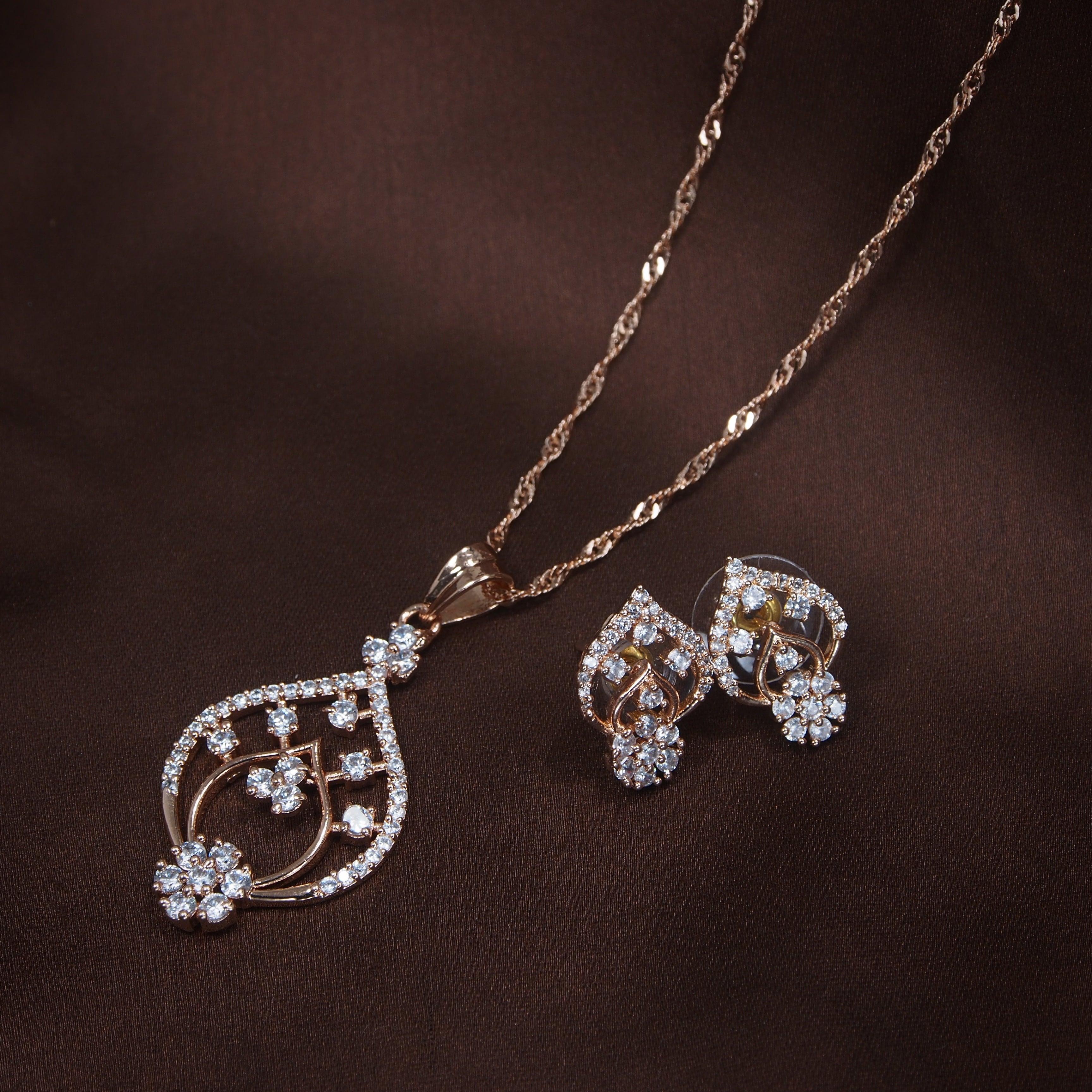 Aashna Rose Gold Pendant Set