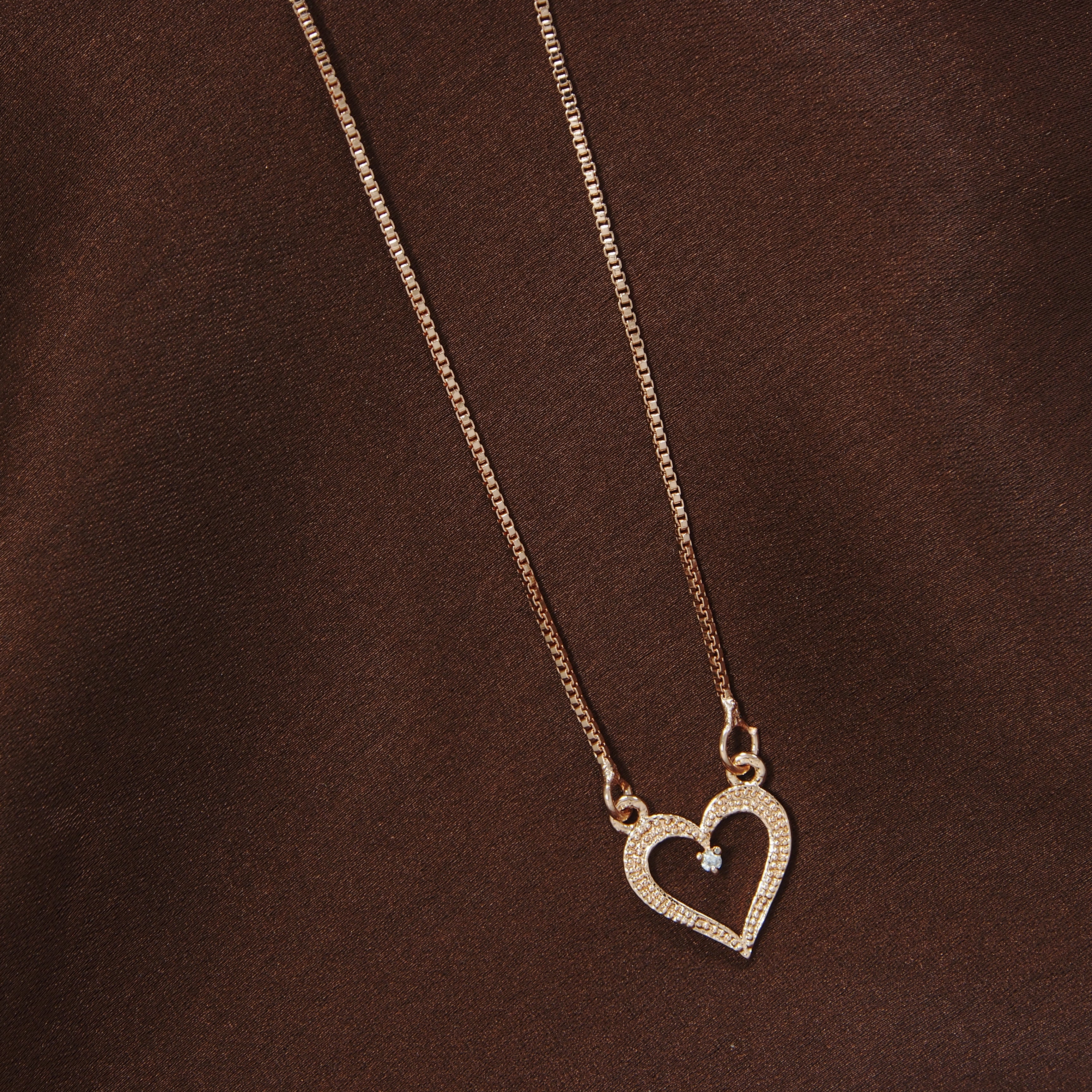 rose gold chain pendent , american daimond