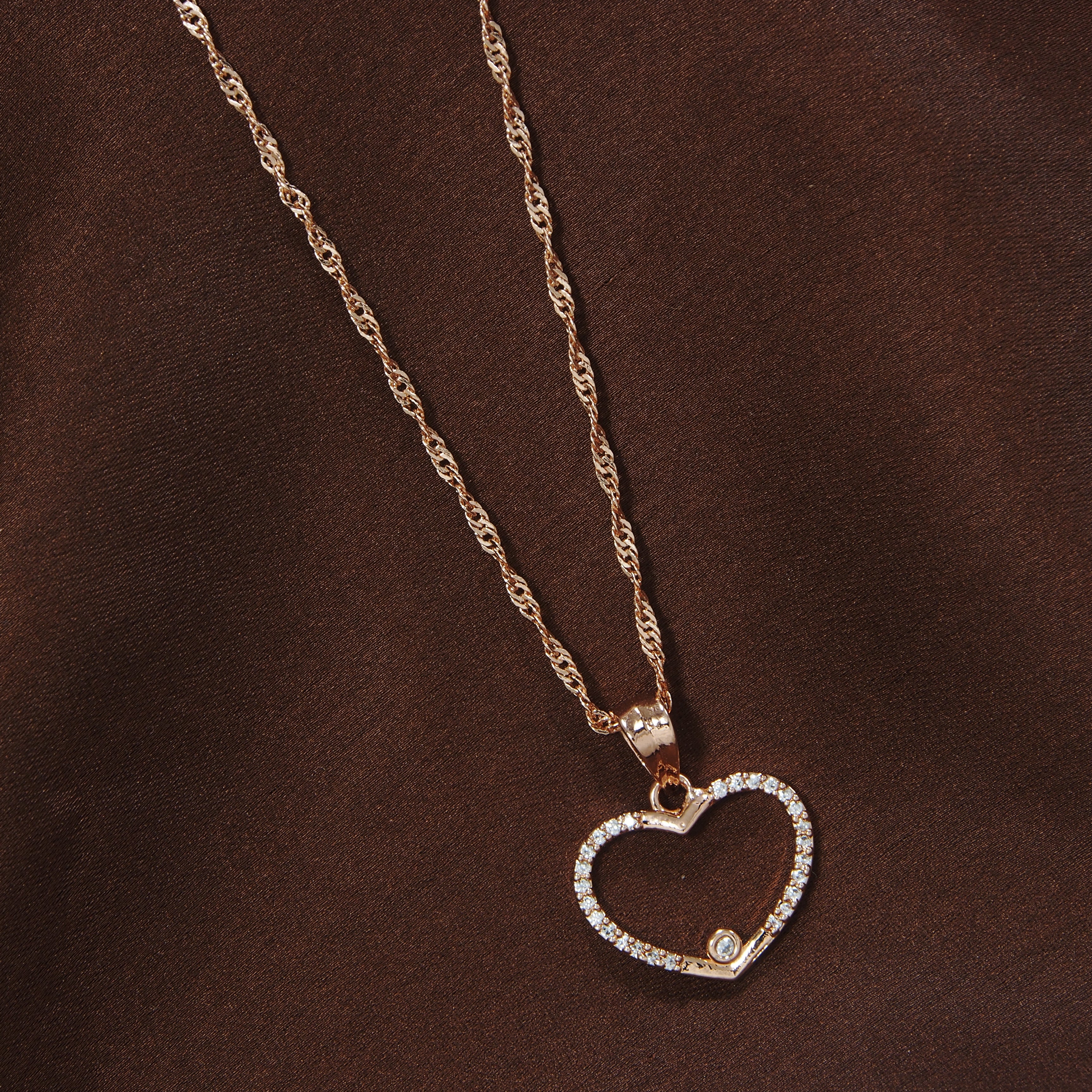 rose gold chain with pentant american daimond