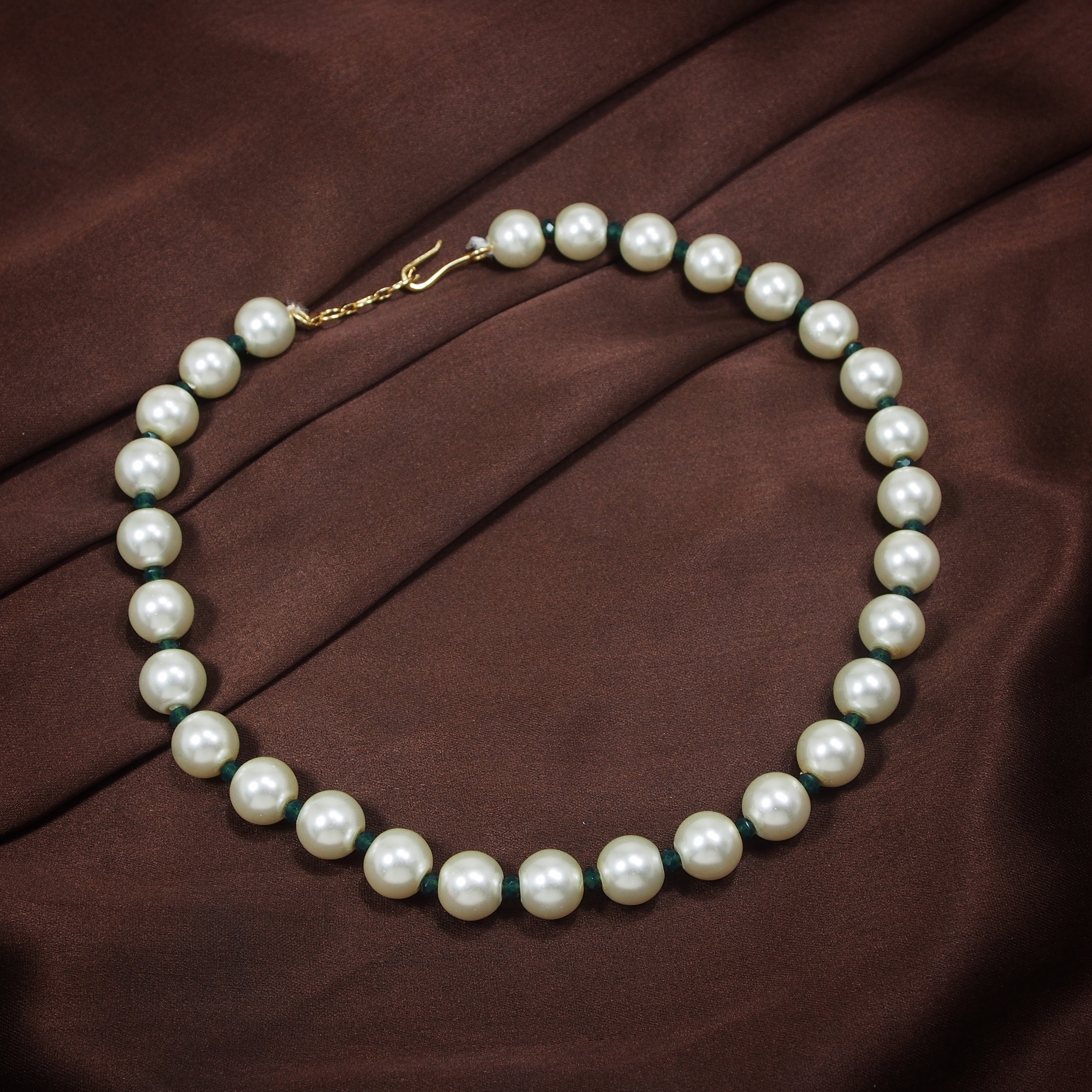 Chavvi Pearl Necklace Set