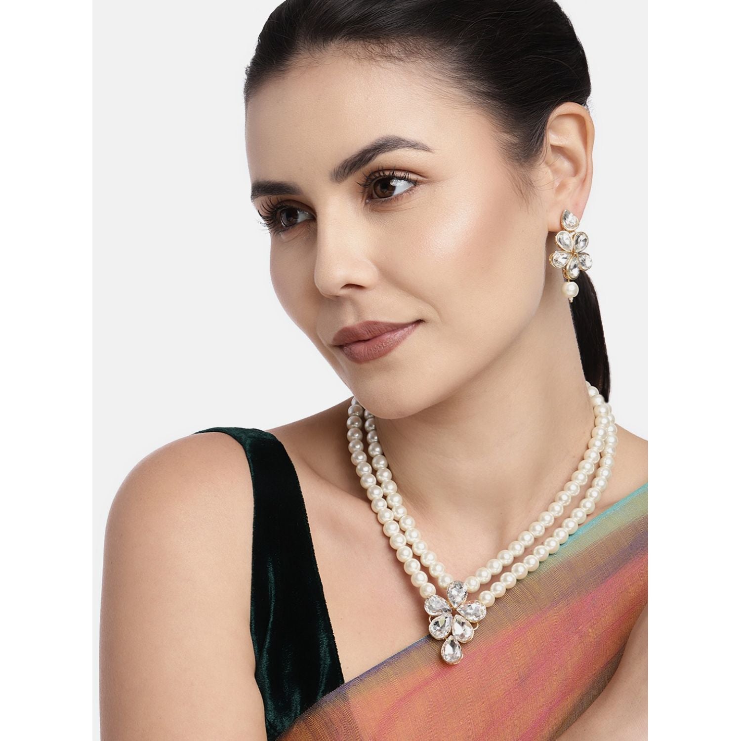 Agnetha white necklace set