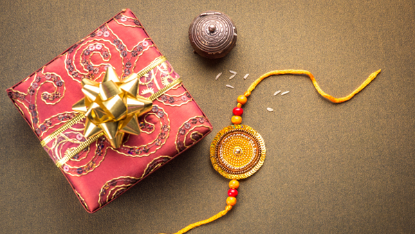 Make your sisters feel special with jewellery return gifting ideas