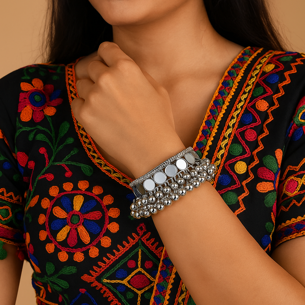 Utsa Oxidised Cuff Kada