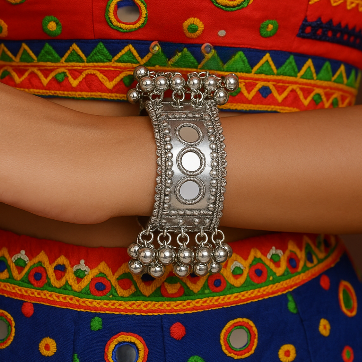 Yosha Oxidised Cuff Kada