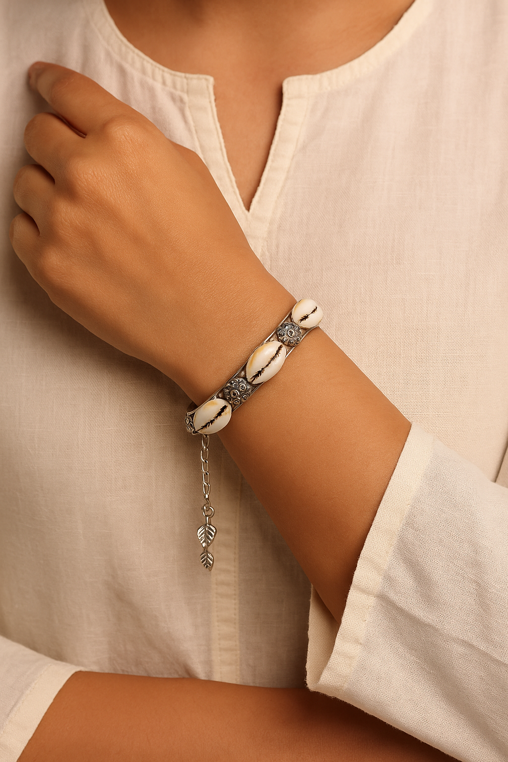 Rujvi Oxidised Cuff Kada