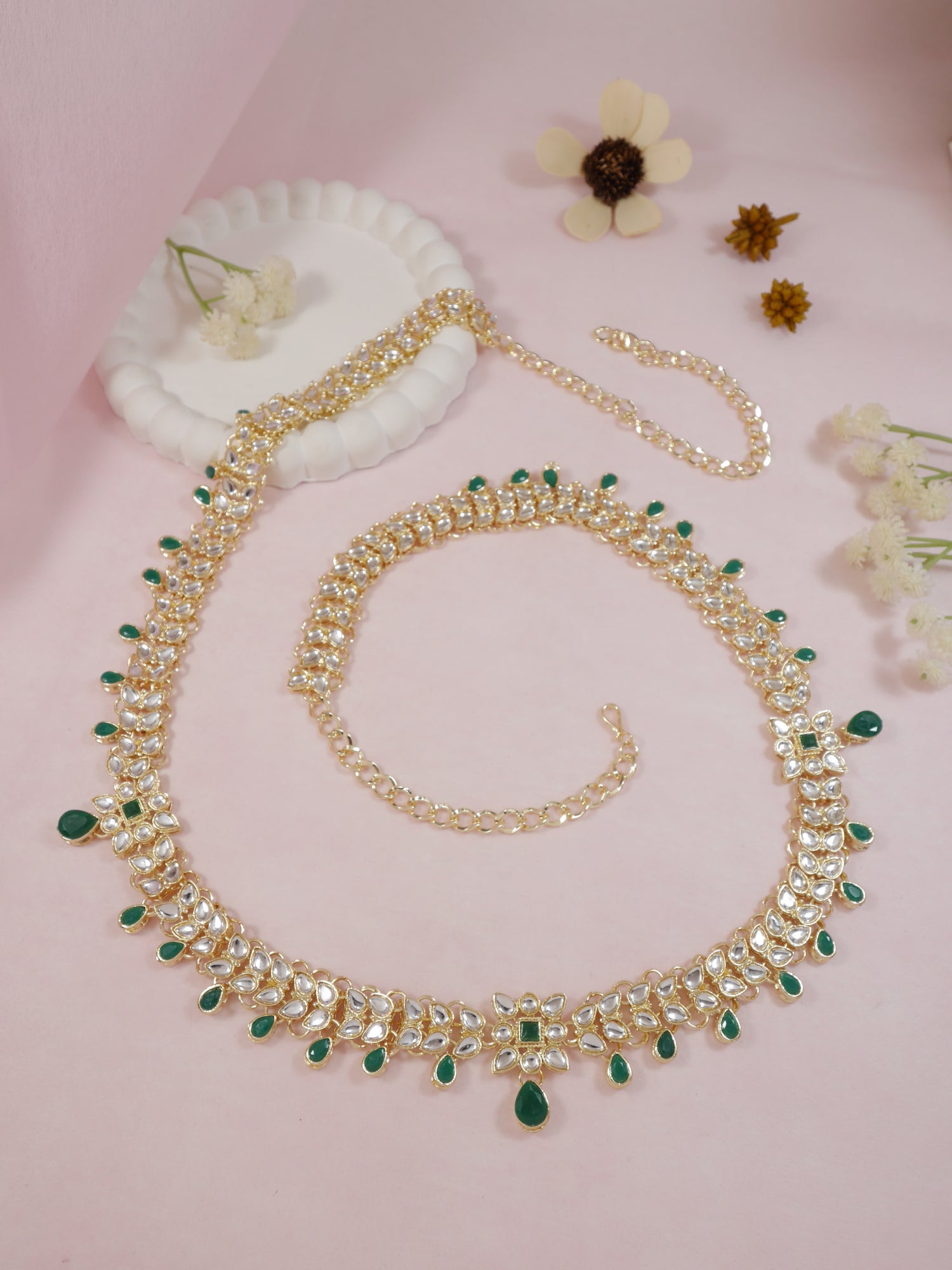 Light and versatile waistbelt suited for sarees, suits, and dresses for festive occasions.